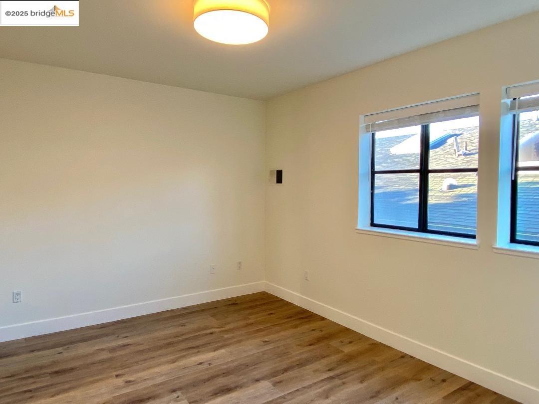 1565 32nd Street # 3, Oakland, California 94608, 2 Bedrooms Bedrooms, 5 Rooms Rooms,2 BathroomsBathrooms,Residential,For Sale,1565 32nd Street # 3,41086101