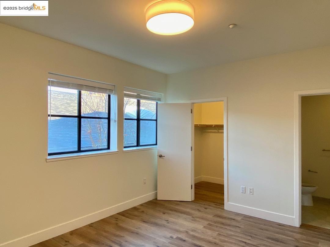 1565 32nd Street # 3, Oakland, California 94608, 2 Bedrooms Bedrooms, 5 Rooms Rooms,2 BathroomsBathrooms,Residential,For Sale,1565 32nd Street # 3,41086101