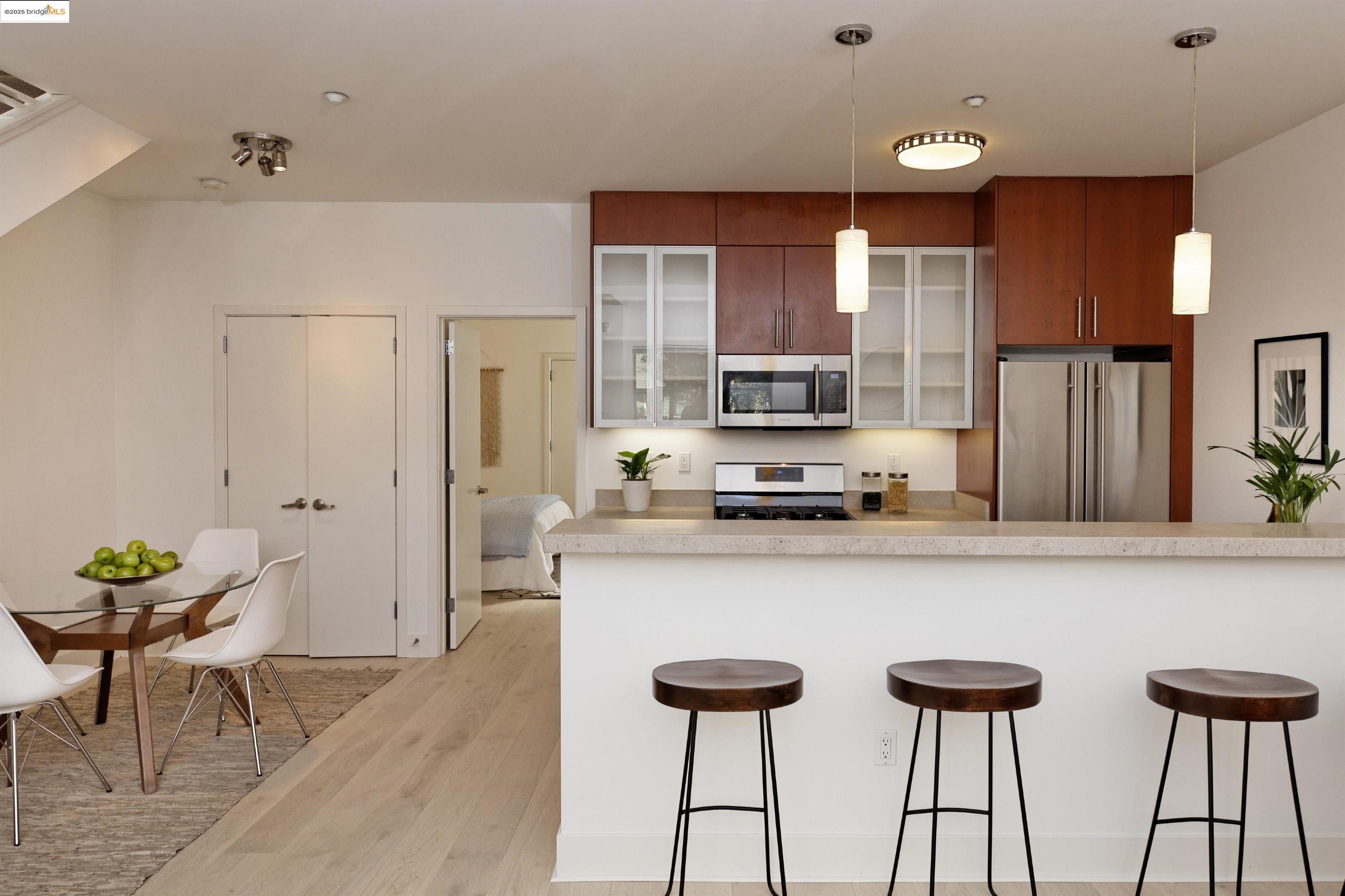 1565 32nd Street # 3, Oakland, California 94608, 2 Bedrooms Bedrooms, 5 Rooms Rooms,2 BathroomsBathrooms,Residential,For Sale,1565 32nd Street # 3,41086101