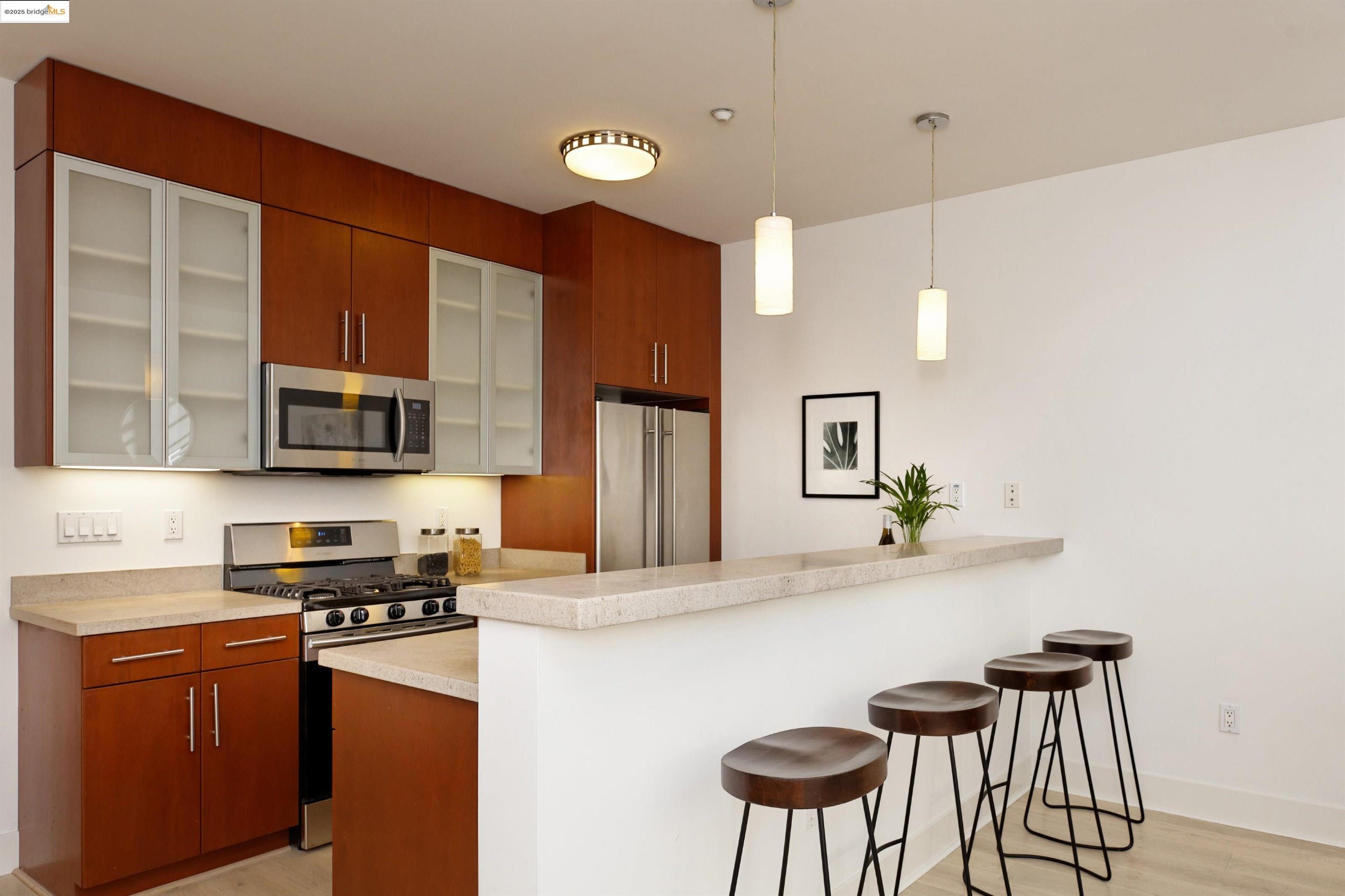 1565 32nd Street # 3, Oakland, California 94608, 2 Bedrooms Bedrooms, 5 Rooms Rooms,2 BathroomsBathrooms,Residential,For Sale,1565 32nd Street # 3,41086101