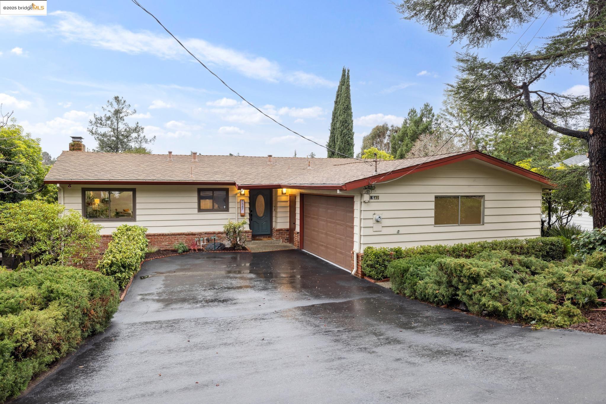 Detail Gallery Image 1 of 1 For 7547 Altura Pl, Oakland,  CA 94605 - 4 Beds | 3 Baths