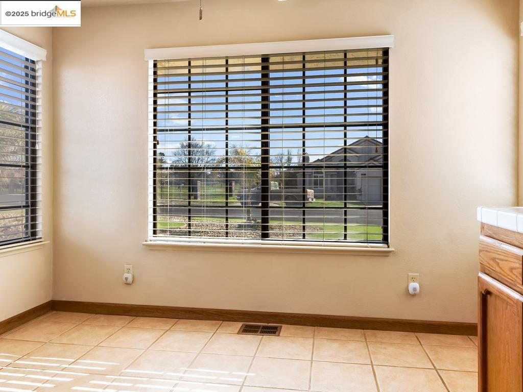 Detail Gallery Image 8 of 13 For 1200 Saint Andrews Dr, Discovery Bay,  CA 94505 - 2 Beds | 2 Baths