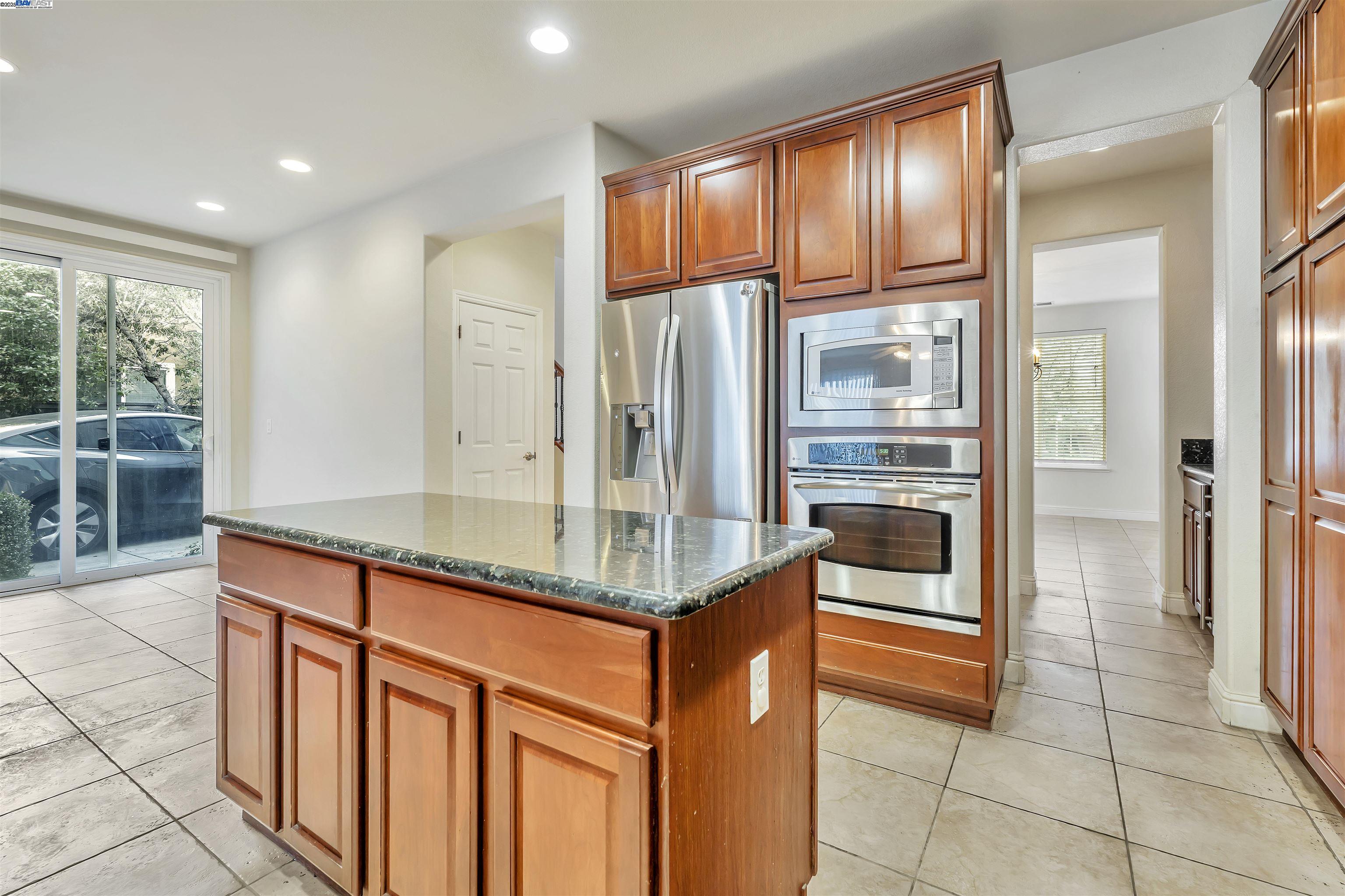 Detail Gallery Image 15 of 59 For 501 Carnaby Rd, Lathrop,  CA 95330 - 4 Beds | 2/1 Baths