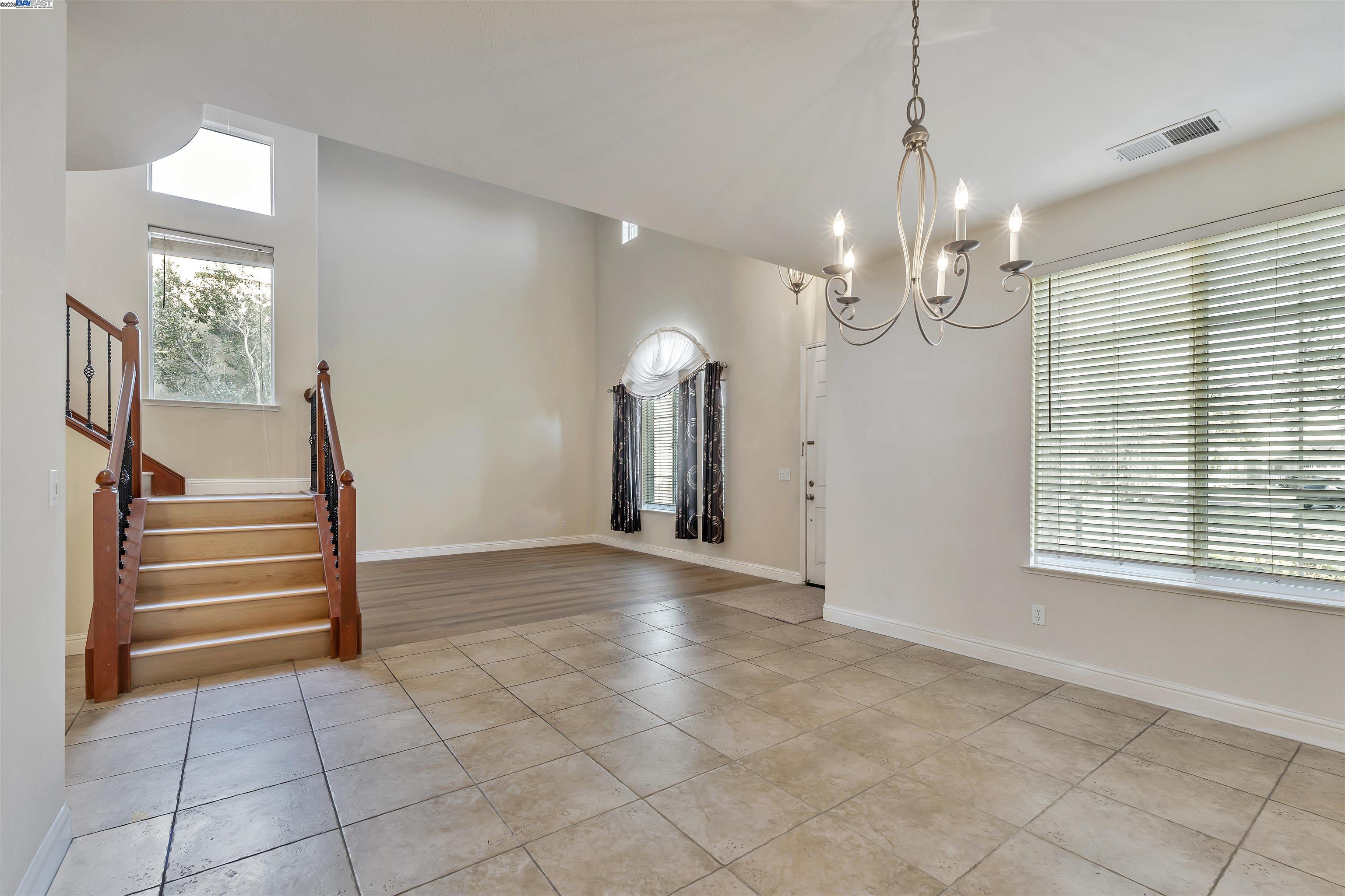 Detail Gallery Image 4 of 59 For 501 Carnaby Rd, Lathrop,  CA 95330 - 4 Beds | 2/1 Baths