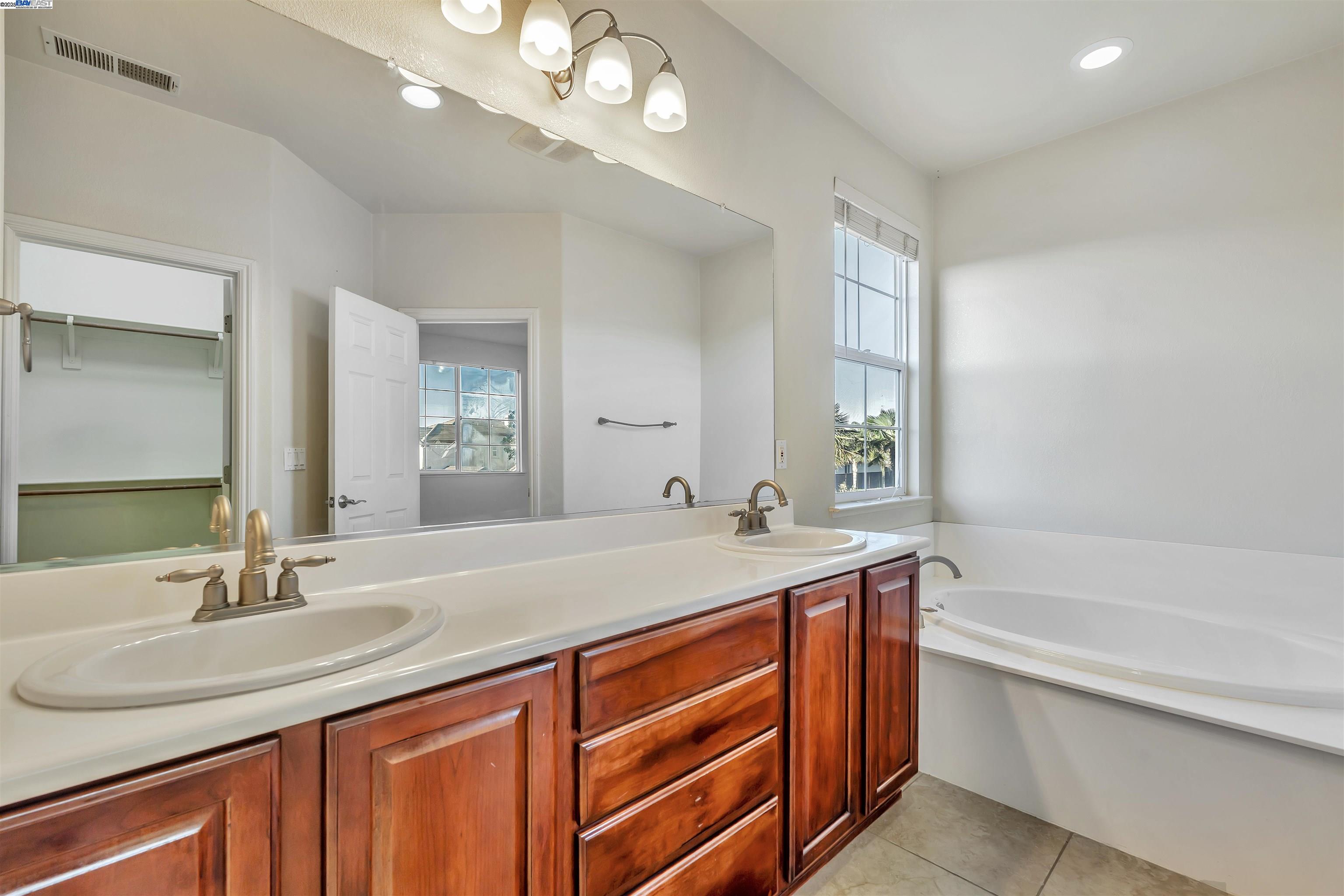 Detail Gallery Image 32 of 59 For 501 Carnaby Rd, Lathrop,  CA 95330 - 4 Beds | 2/1 Baths