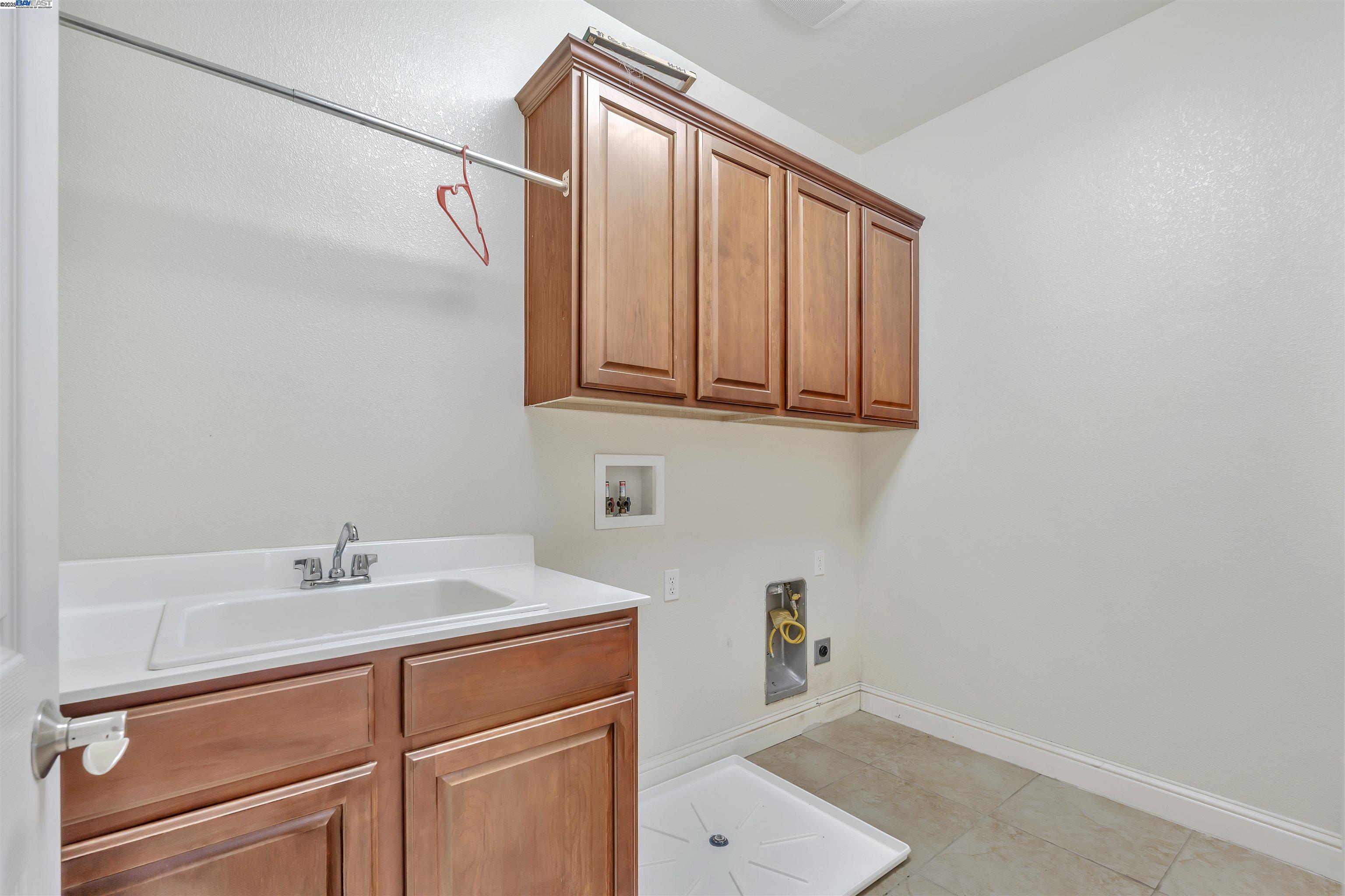 Detail Gallery Image 42 of 59 For 501 Carnaby Rd, Lathrop,  CA 95330 - 4 Beds | 2/1 Baths