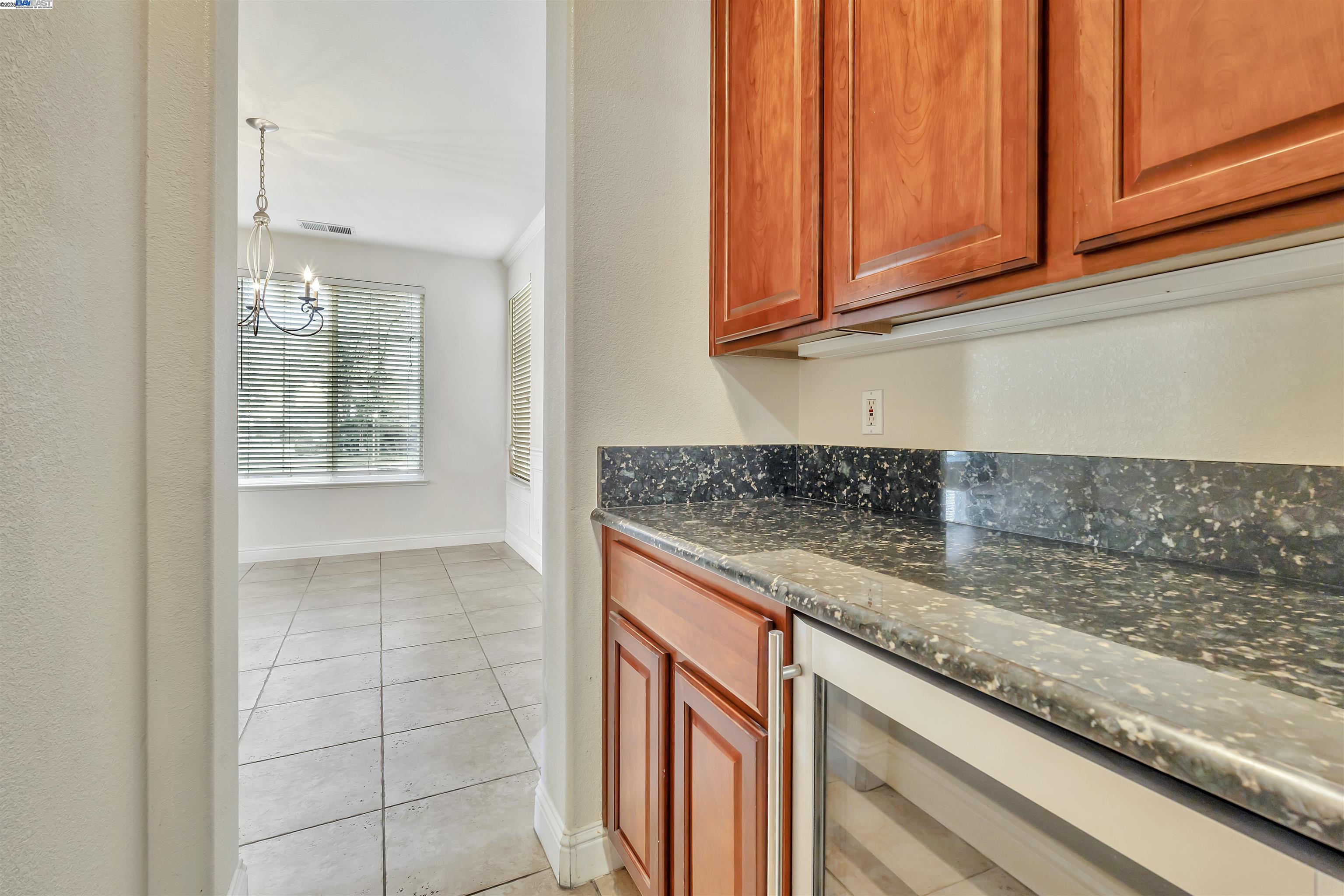 Detail Gallery Image 9 of 59 For 501 Carnaby Rd, Lathrop,  CA 95330 - 4 Beds | 2/1 Baths