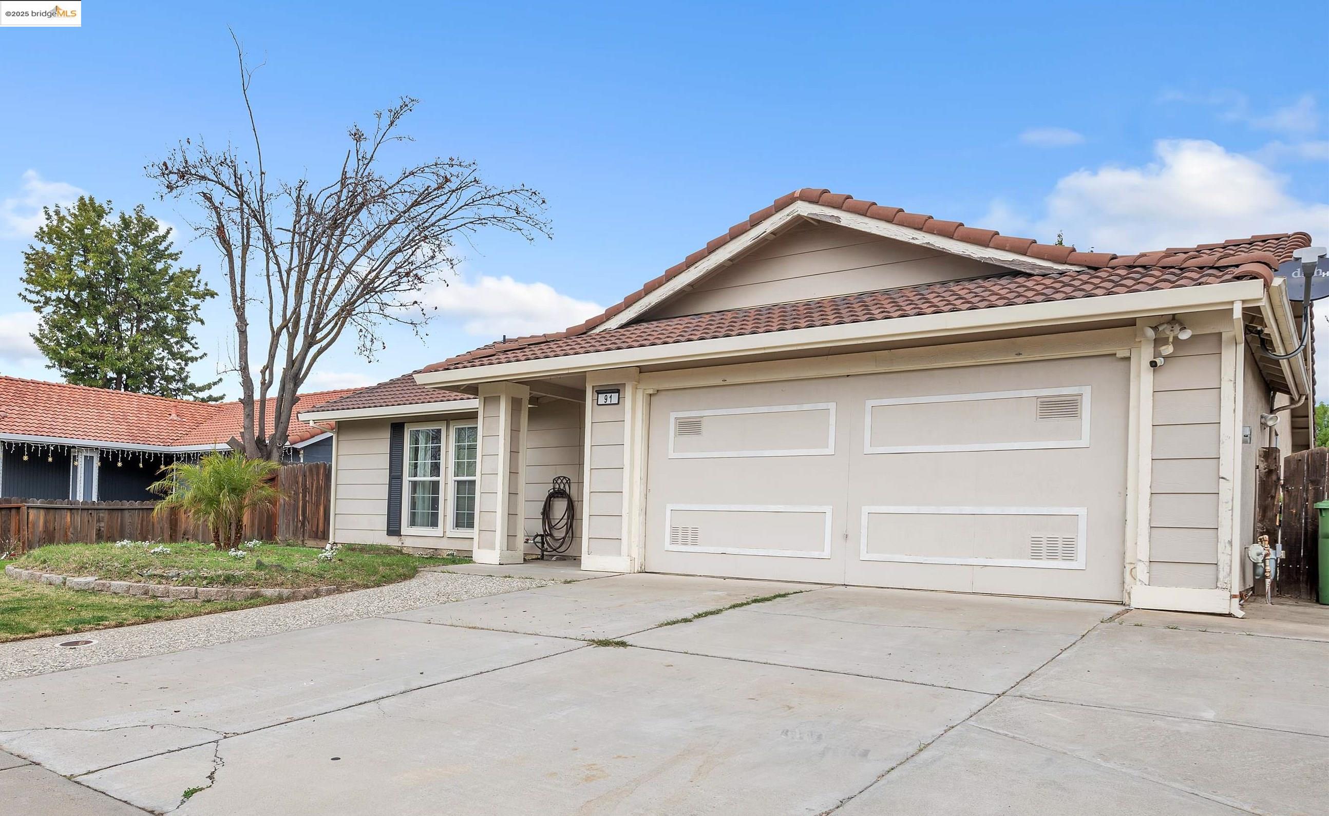 Detail Gallery Image 1 of 1 For 91 W Deerwood Ln, Tracy,  CA 95376 - 3 Beds | 2 Baths