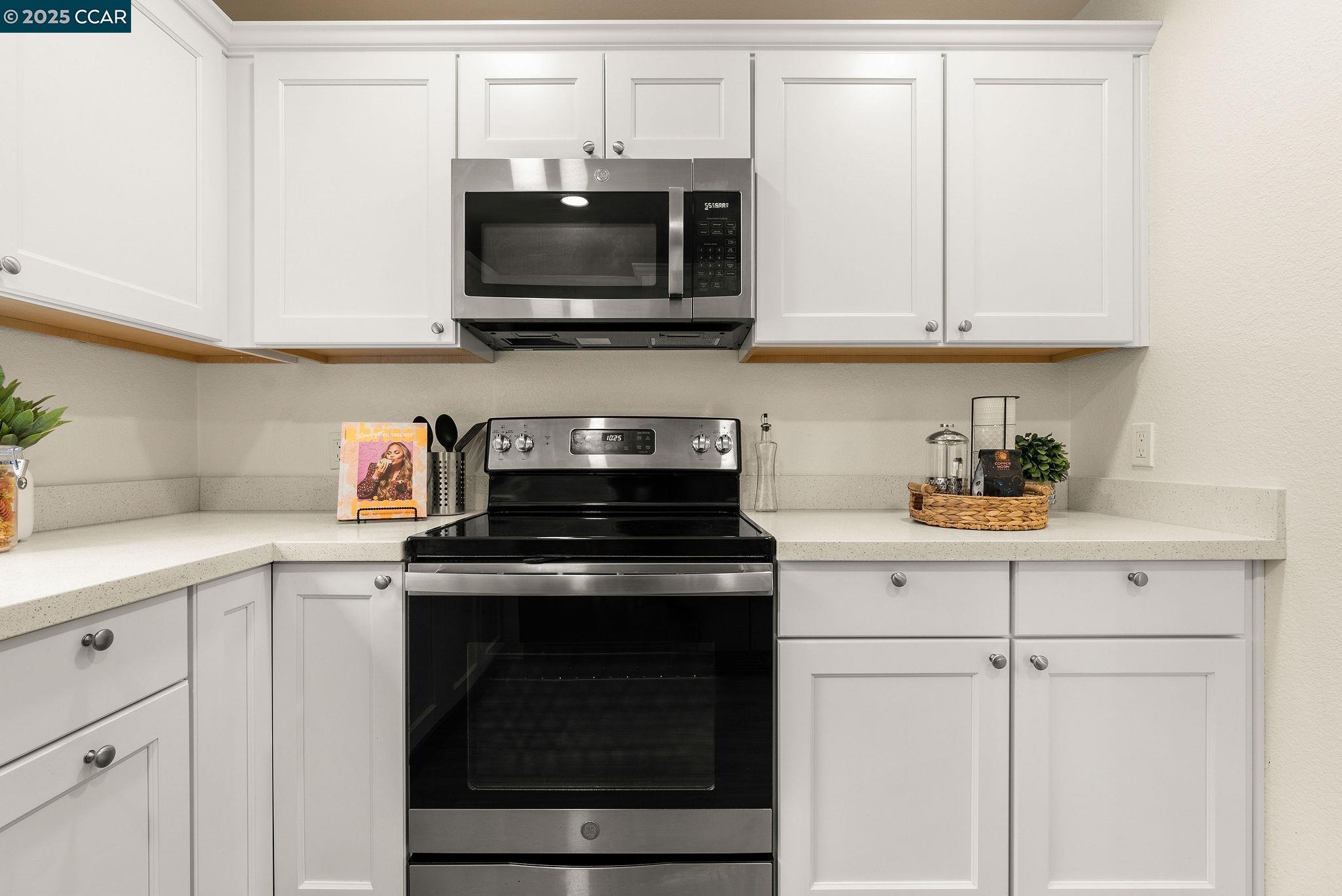 635 Canyon Oaks Dr # A, Oakland, California 94605, 1 Bedroom Bedrooms, 4 Rooms Rooms,1 BathroomBathrooms,Residential,For Sale,635 Canyon Oaks Dr # A,41086133
