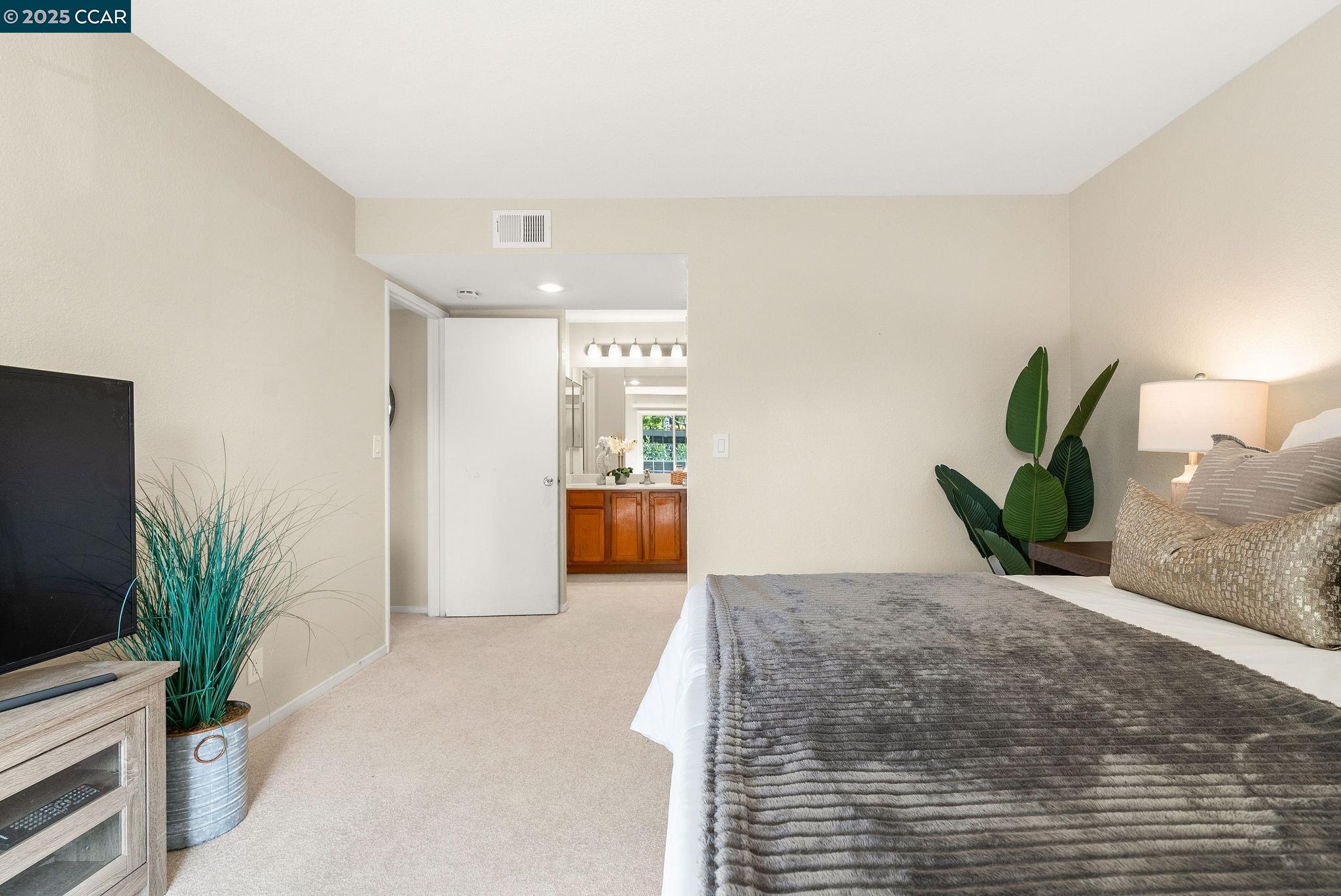 635 Canyon Oaks Dr # A, Oakland, California 94605, 1 Bedroom Bedrooms, 4 Rooms Rooms,1 BathroomBathrooms,Residential,For Sale,635 Canyon Oaks Dr # A,41086133