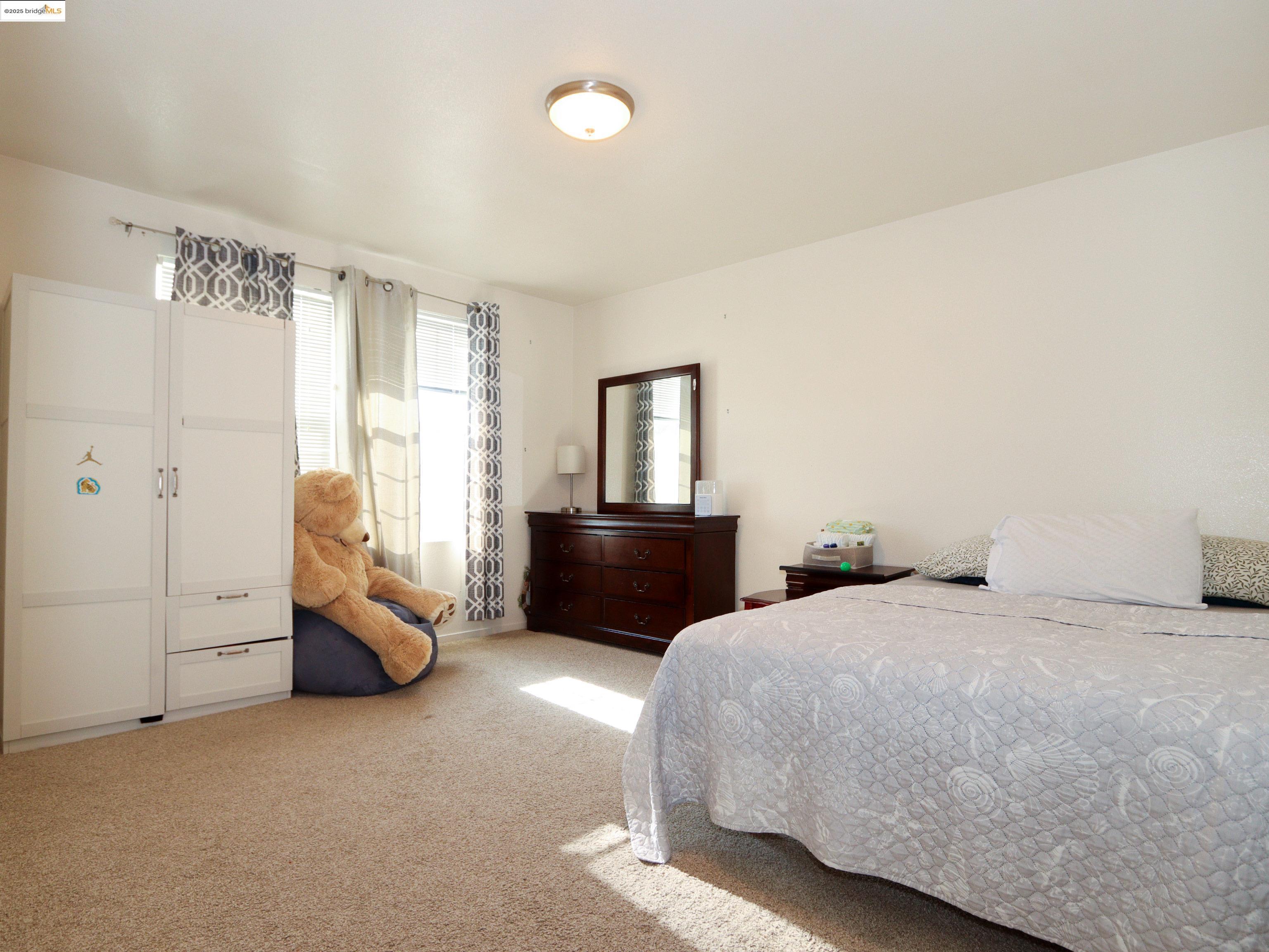 Detail Gallery Image 12 of 29 For 777 Brittanyann Ln., Stockton,  CA 95206 - 5 Beds | 2/1 Baths