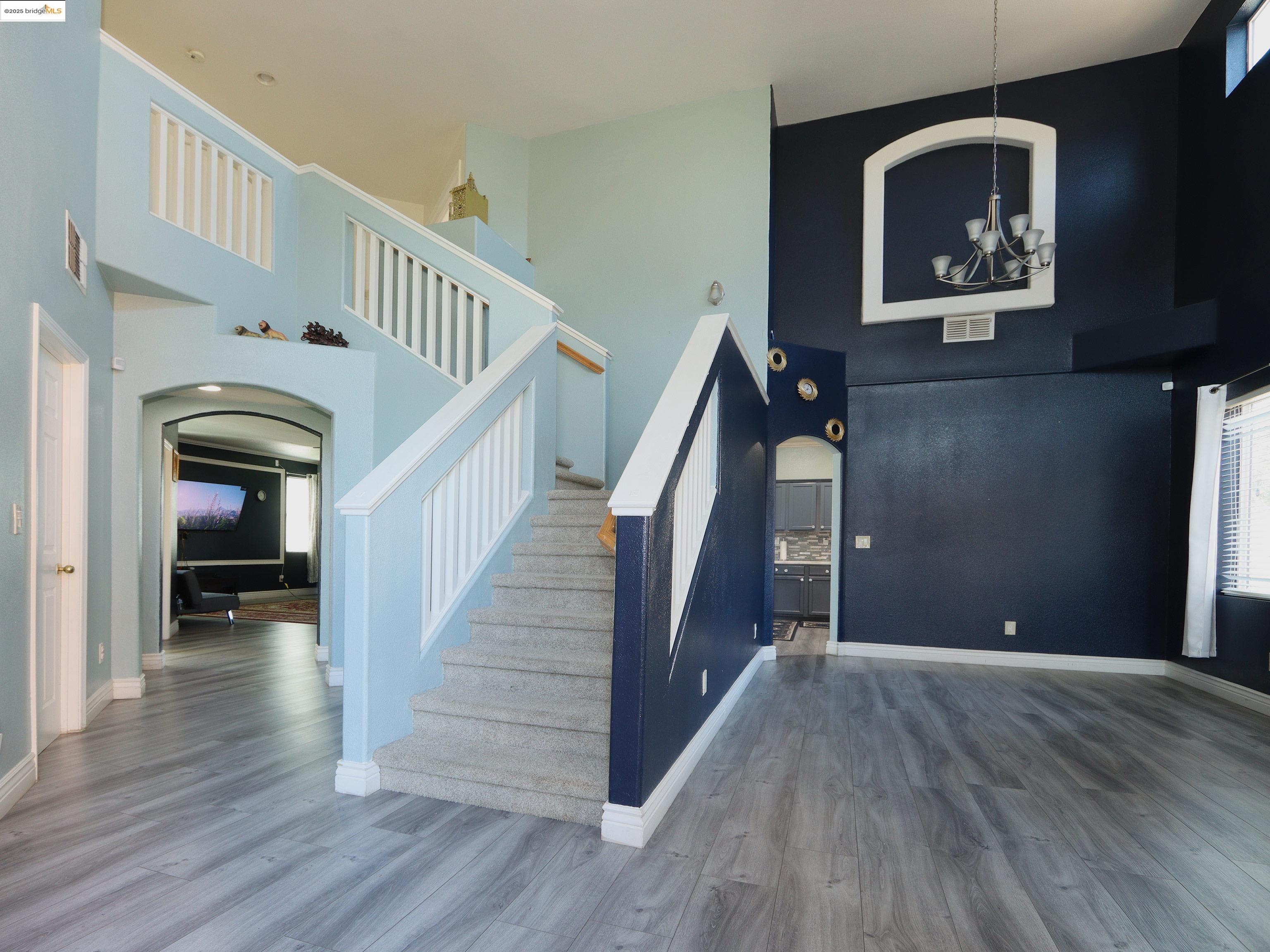 Detail Gallery Image 3 of 29 For 777 Brittanyann Ln., Stockton,  CA 95206 - 5 Beds | 2/1 Baths