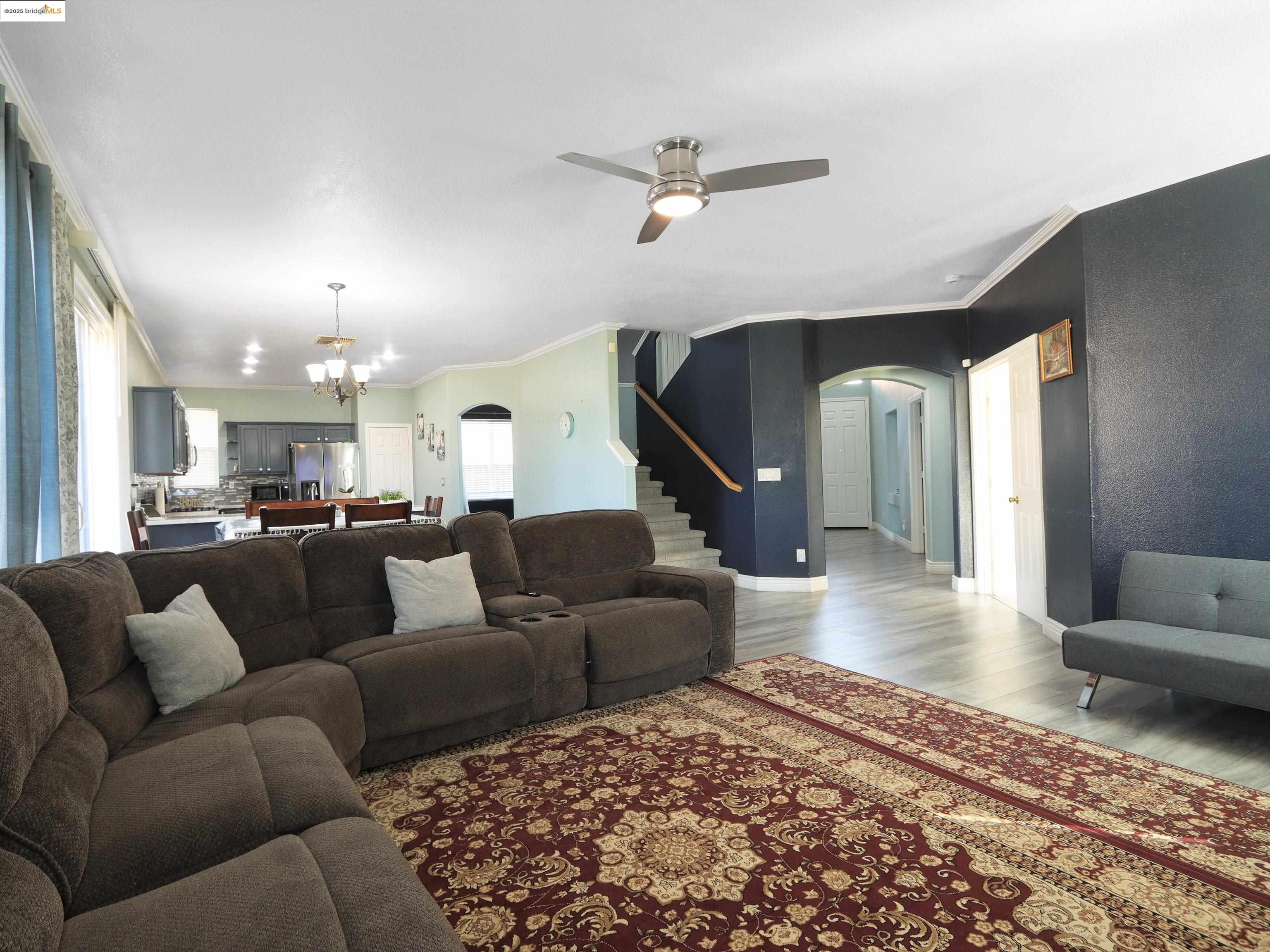 Detail Gallery Image 7 of 29 For 777 Brittanyann Ln., Stockton,  CA 95206 - 5 Beds | 2/1 Baths