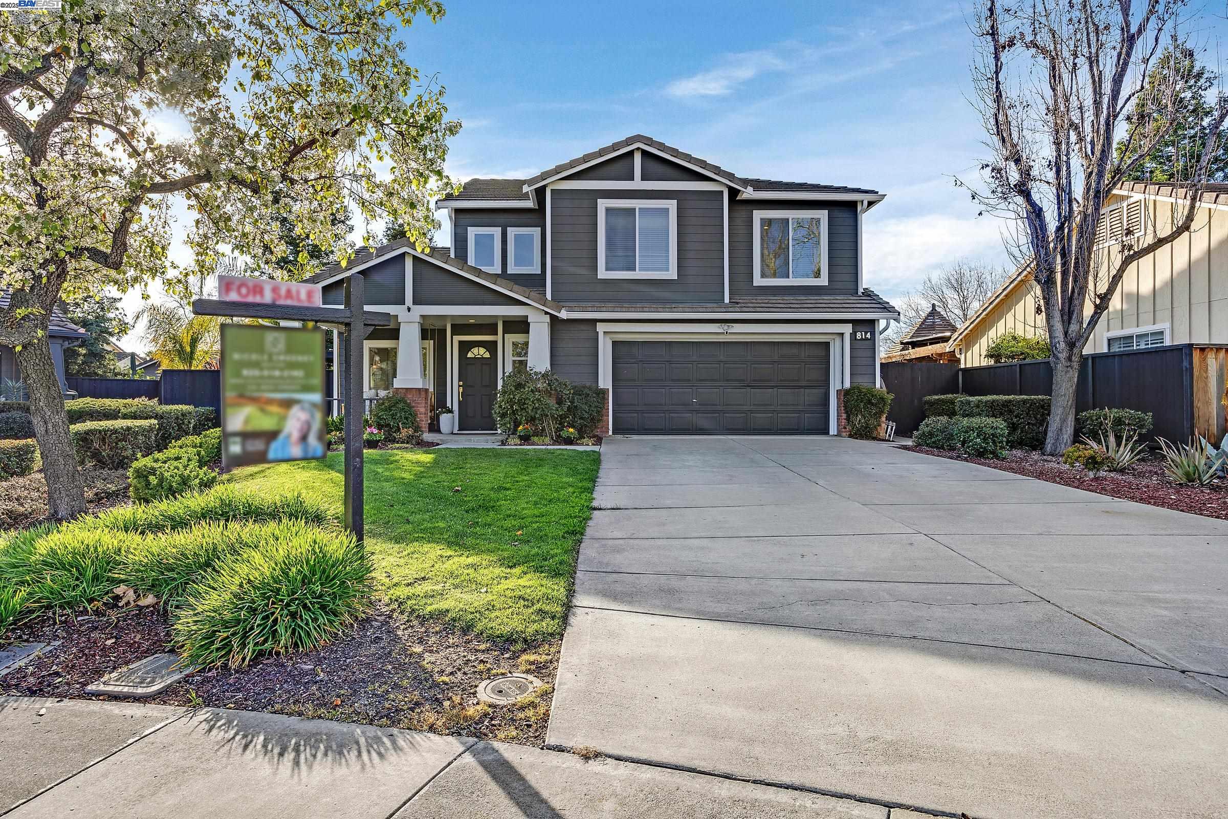 Detail Gallery Image 1 of 1 For 814 Saddleback Cir, Livermore,  CA 94551 - 4 Beds | 2/1 Baths