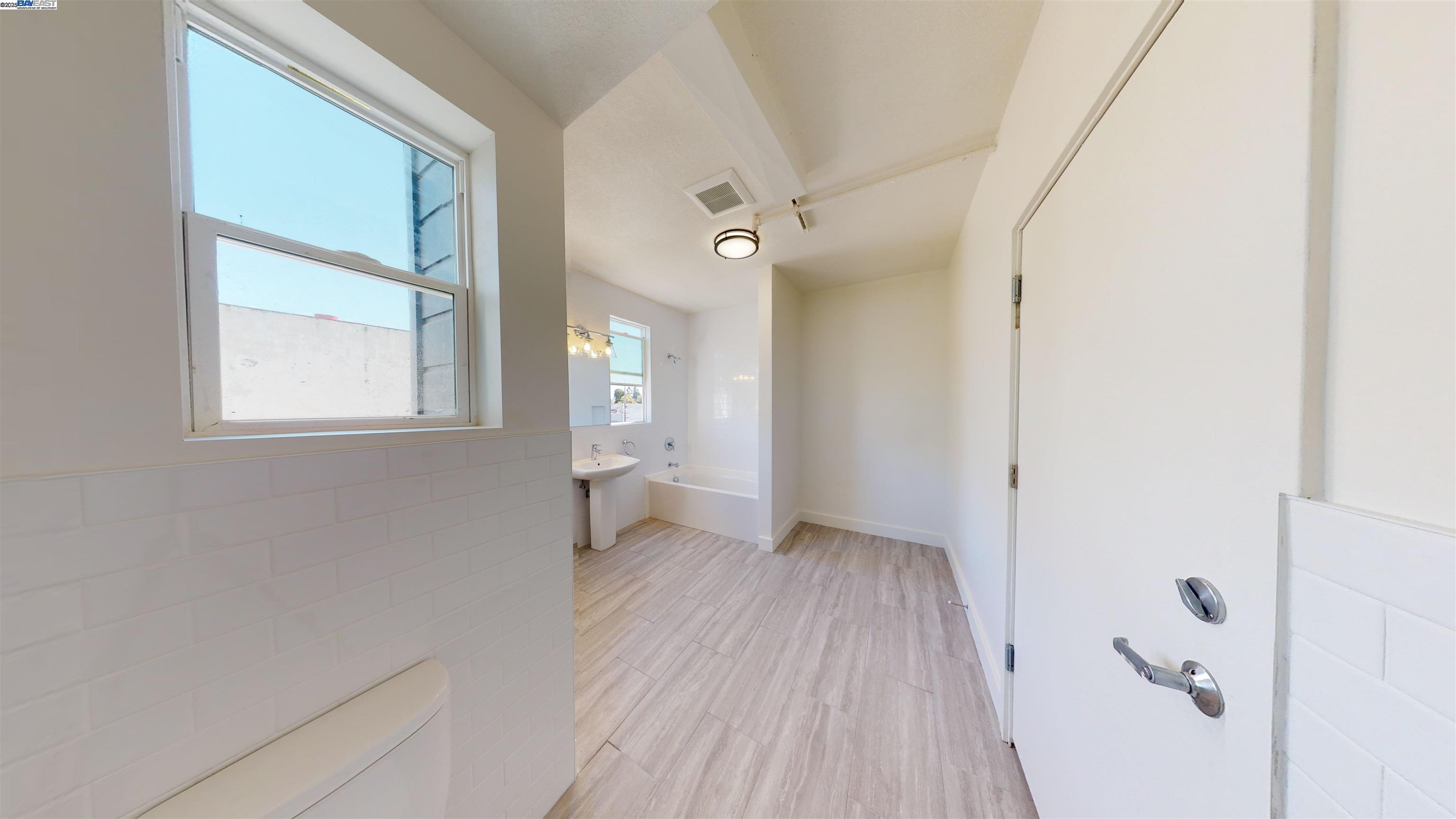 Detail Gallery Image 20 of 25 For 2327 San Pablo Ave, Oakland,  CA 94612 - – Beds | – Baths