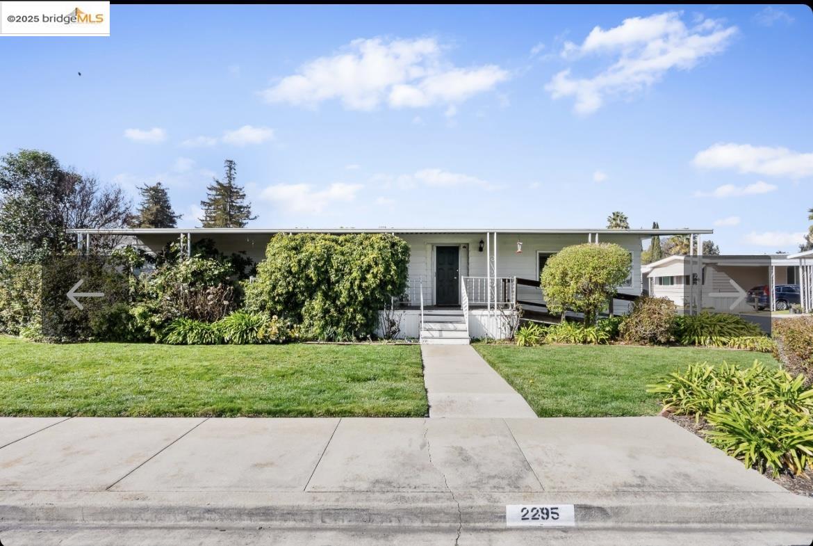Detail Gallery Image 1 of 3 For 2295 Dalis Dr, Concord,  CA 94520 - 2 Beds | 2 Baths
