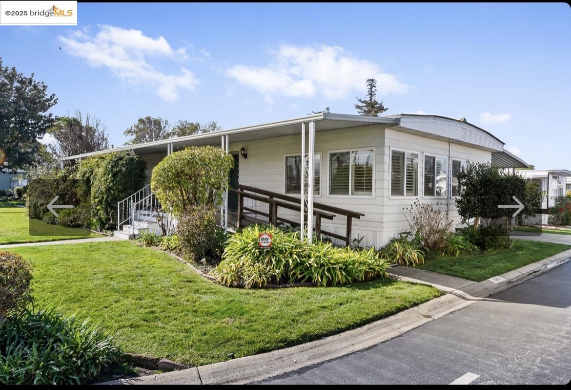 Detail Gallery Image 3 of 3 For 2295 Dalis Dr, Concord,  CA 94520 - 2 Beds | 2 Baths
