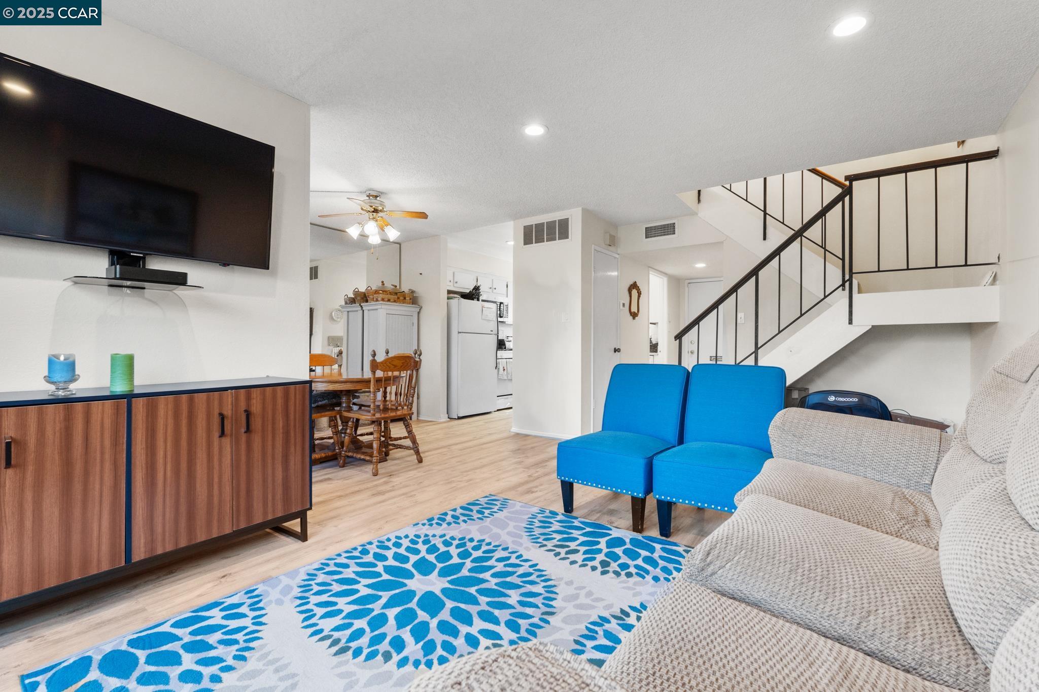 More Details about MLS # 41086190 : 1155 KENWAL ROAD # D