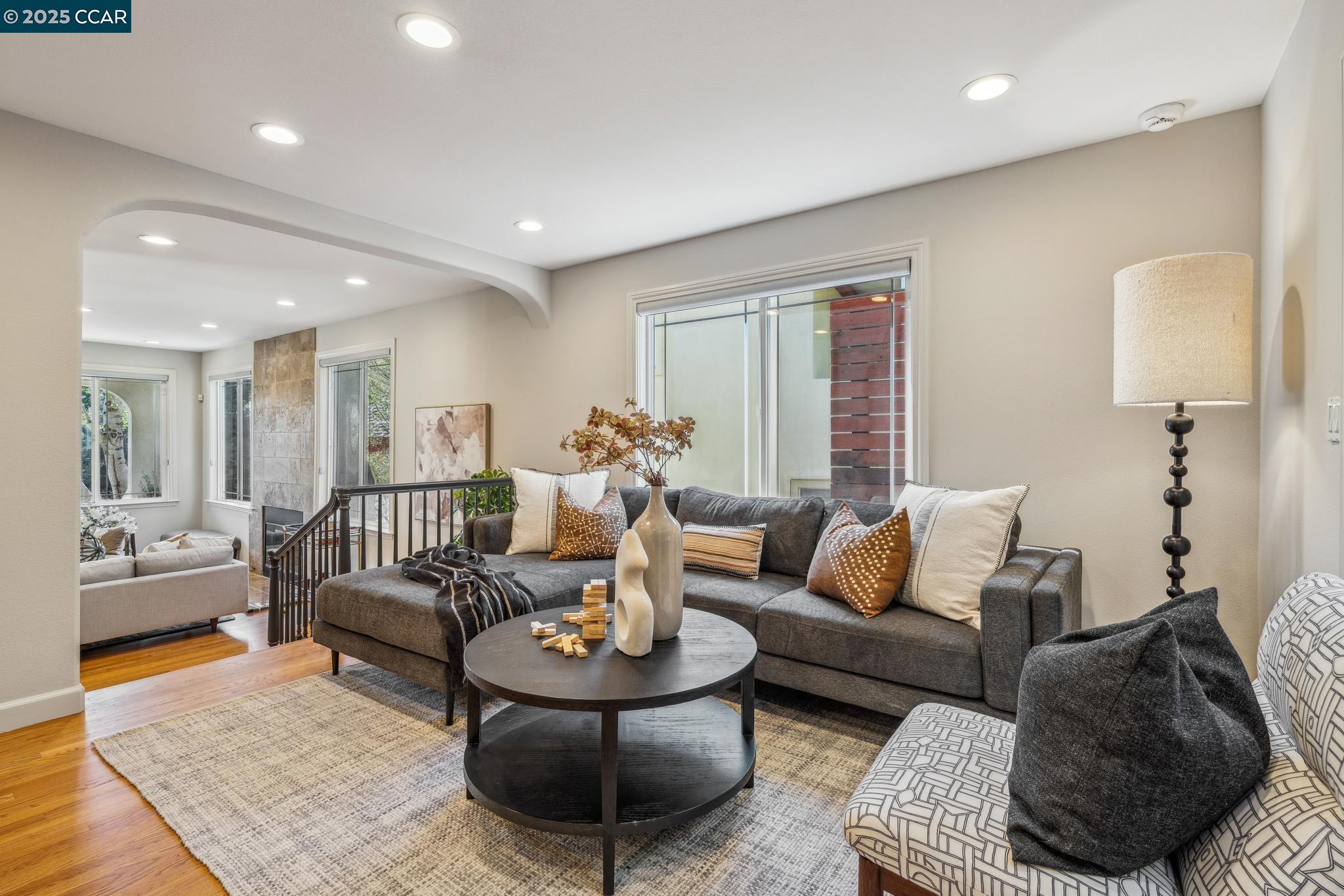 Detail Gallery Image 11 of 38 For 7157 Buckingham Blvd, Berkeley,  CA 94705 - 3 Beds | 3/1 Baths
