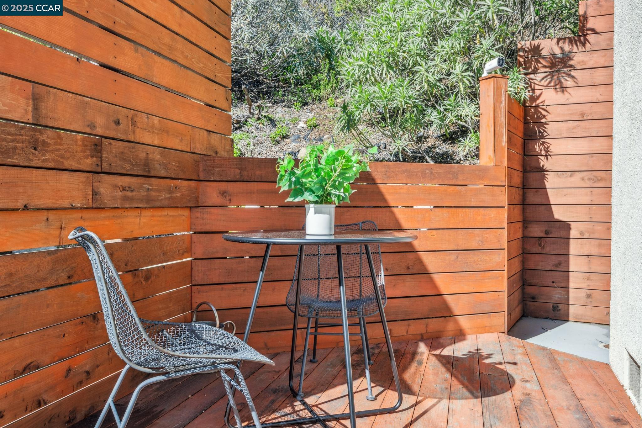 Detail Gallery Image 14 of 38 For 7157 Buckingham Blvd, Berkeley,  CA 94705 - 3 Beds | 3/1 Baths