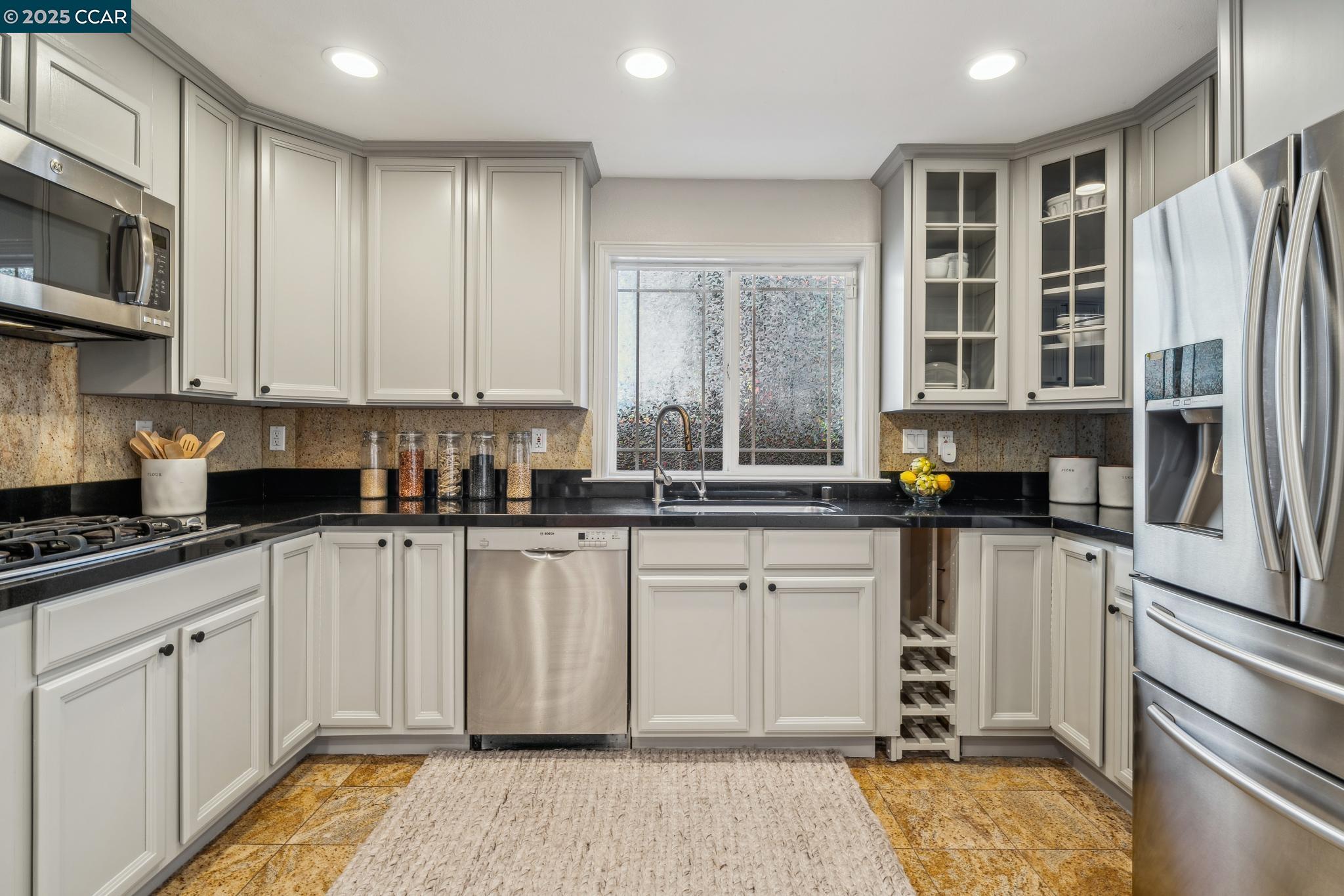 Detail Gallery Image 16 of 38 For 7157 Buckingham Blvd, Berkeley,  CA 94705 - 3 Beds | 3/1 Baths