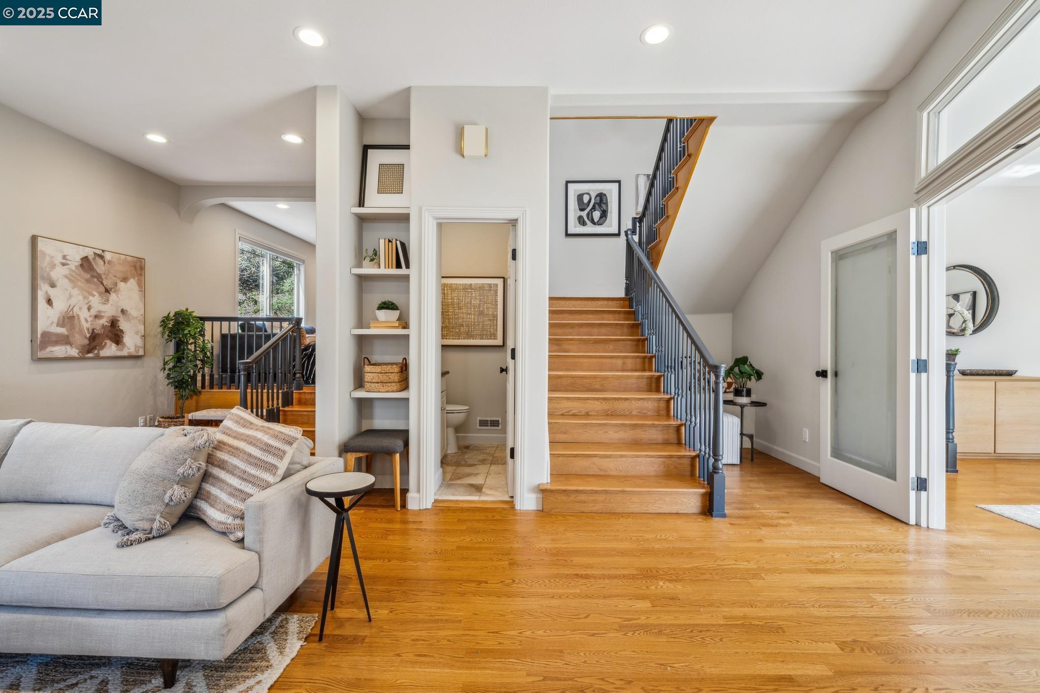 Detail Gallery Image 18 of 38 For 7157 Buckingham Blvd, Berkeley,  CA 94705 - 3 Beds | 3/1 Baths