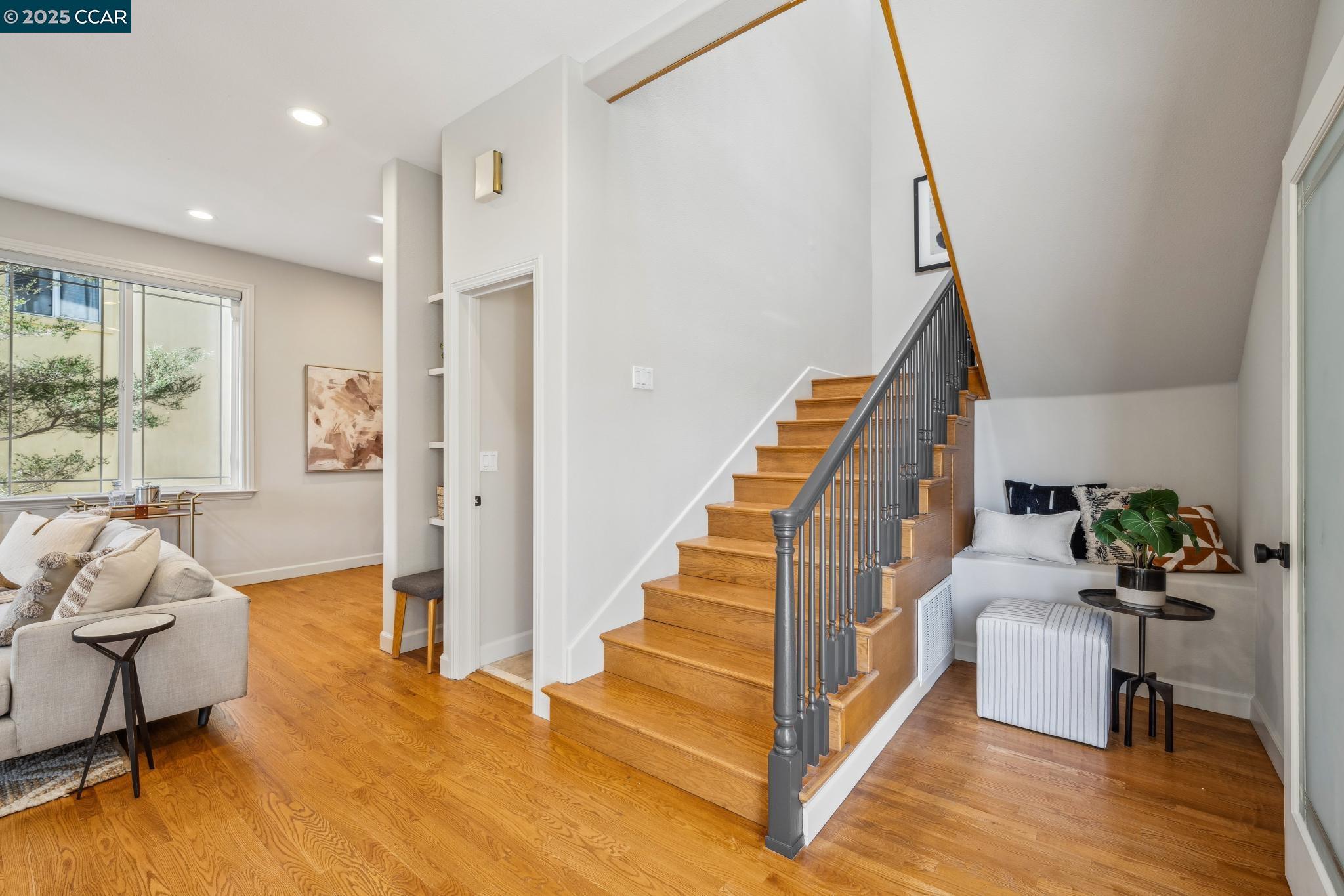 Detail Gallery Image 19 of 38 For 7157 Buckingham Blvd, Berkeley,  CA 94705 - 3 Beds | 3/1 Baths