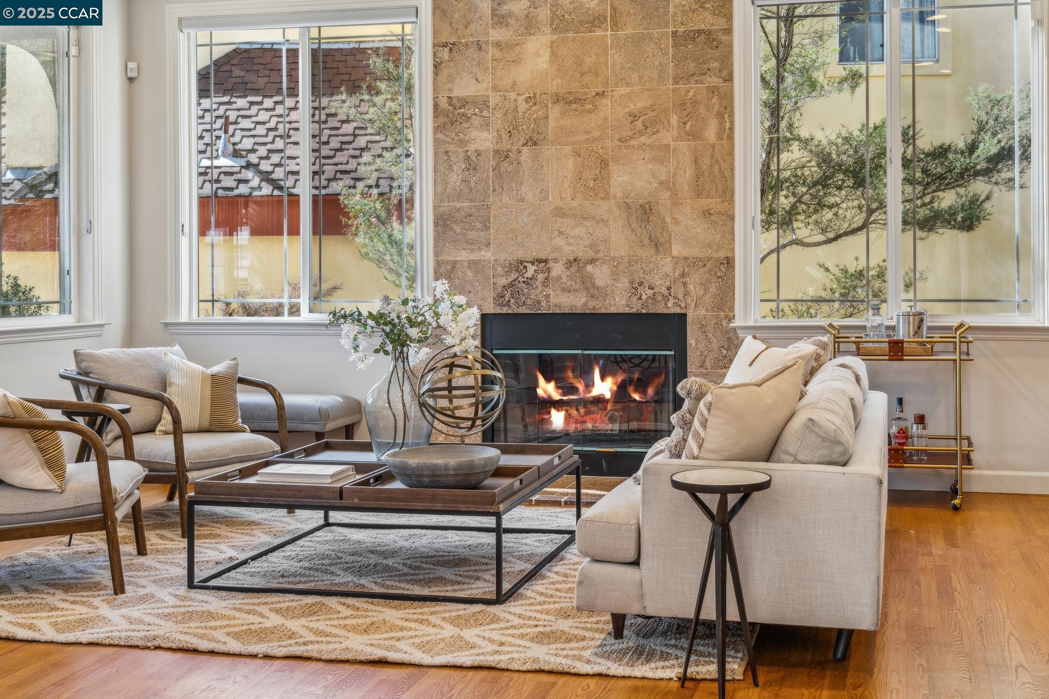 Detail Gallery Image 3 of 38 For 7157 Buckingham Blvd, Berkeley,  CA 94705 - 3 Beds | 3/1 Baths