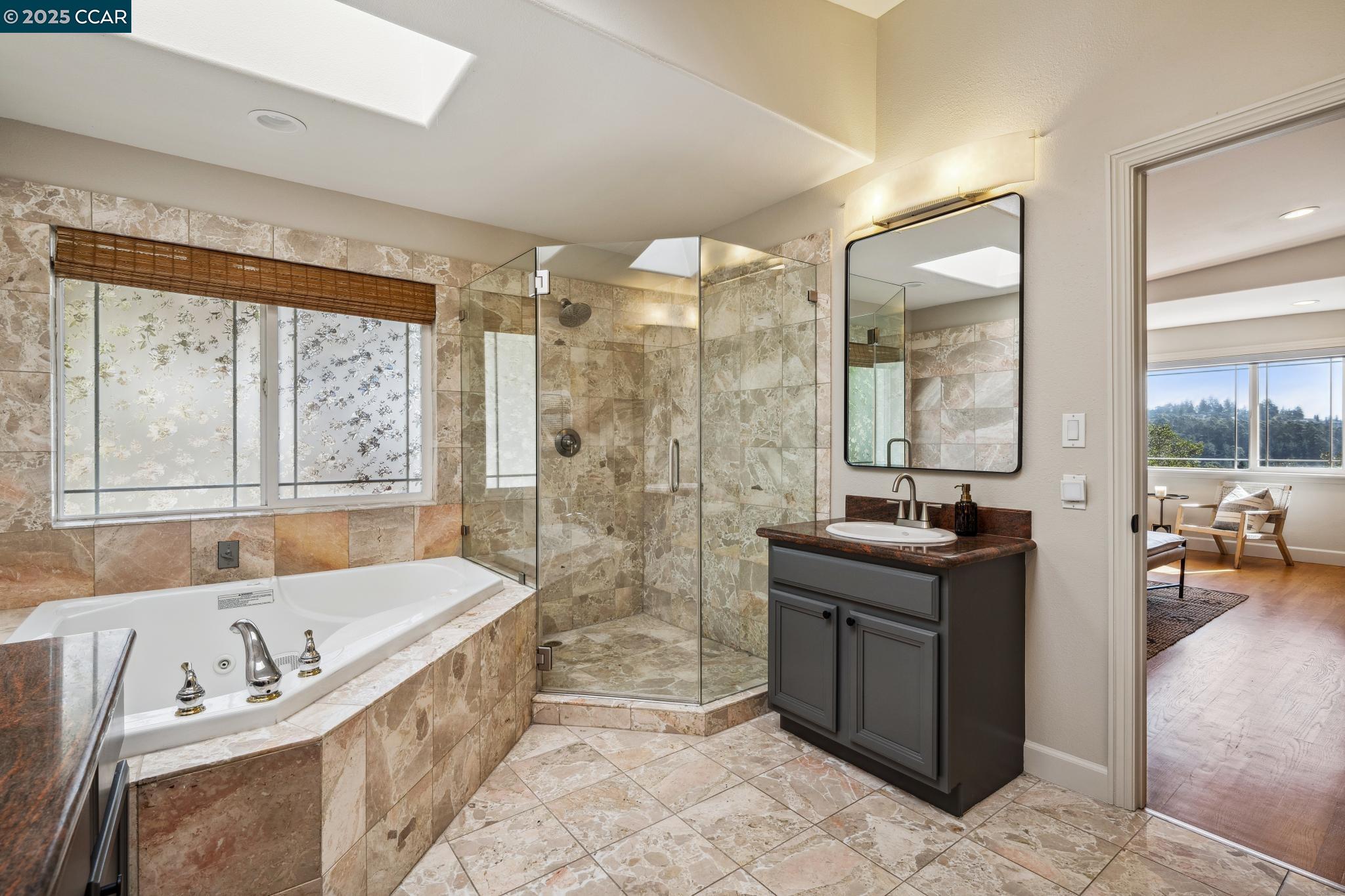 Detail Gallery Image 24 of 38 For 7157 Buckingham Blvd, Berkeley,  CA 94705 - 3 Beds | 3/1 Baths
