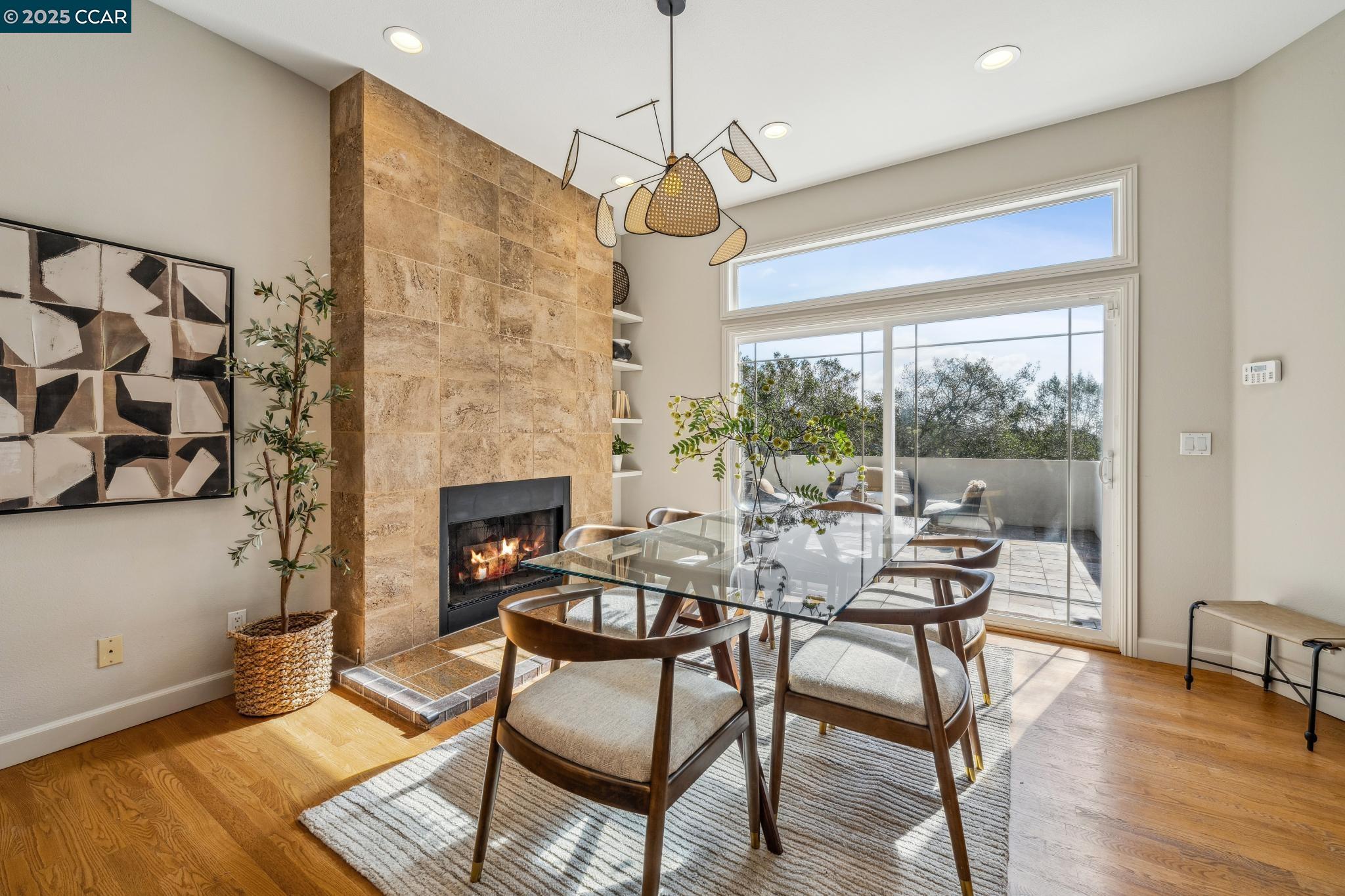 Detail Gallery Image 4 of 38 For 7157 Buckingham Blvd, Berkeley,  CA 94705 - 3 Beds | 3/1 Baths