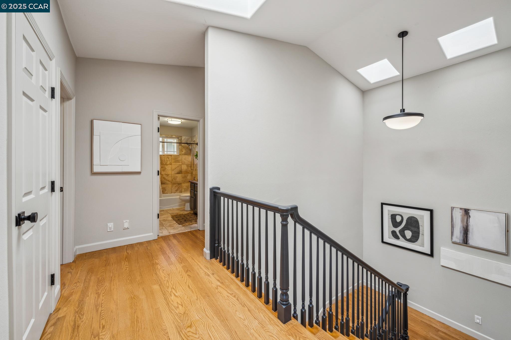 Detail Gallery Image 33 of 38 For 7157 Buckingham Blvd, Berkeley,  CA 94705 - 3 Beds | 3/1 Baths