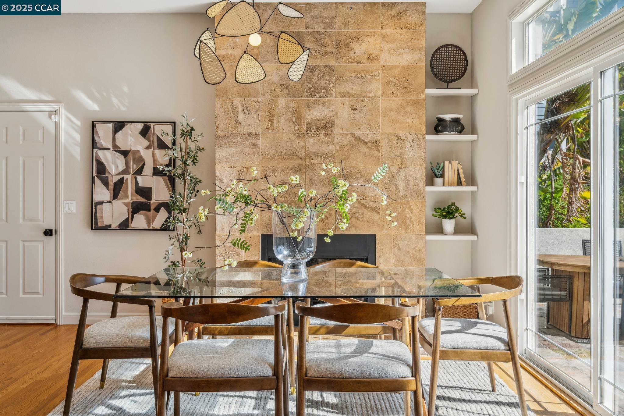 Detail Gallery Image 5 of 38 For 7157 Buckingham Blvd, Berkeley,  CA 94705 - 3 Beds | 3/1 Baths