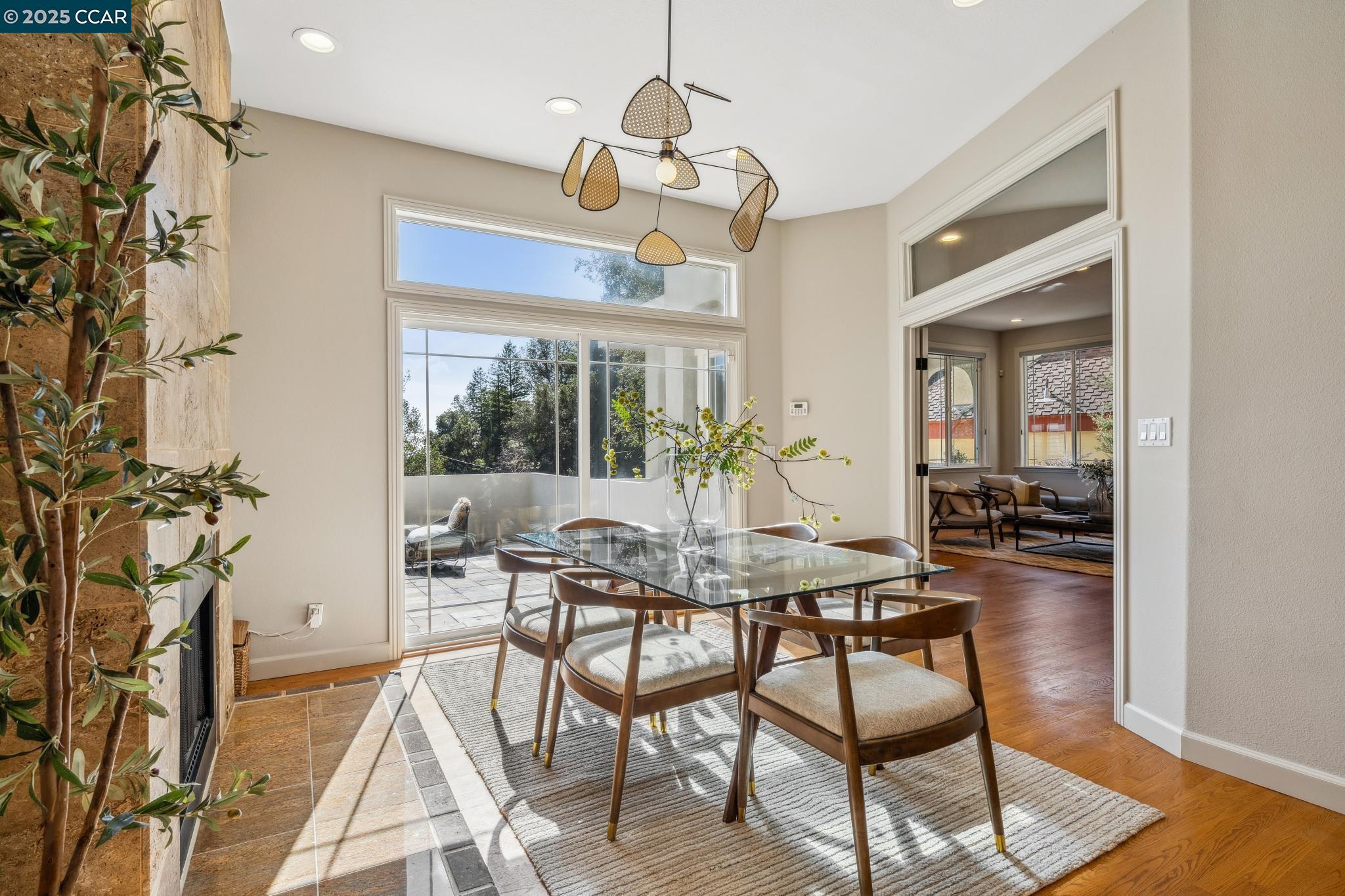 Detail Gallery Image 6 of 38 For 7157 Buckingham Blvd, Berkeley,  CA 94705 - 3 Beds | 3/1 Baths