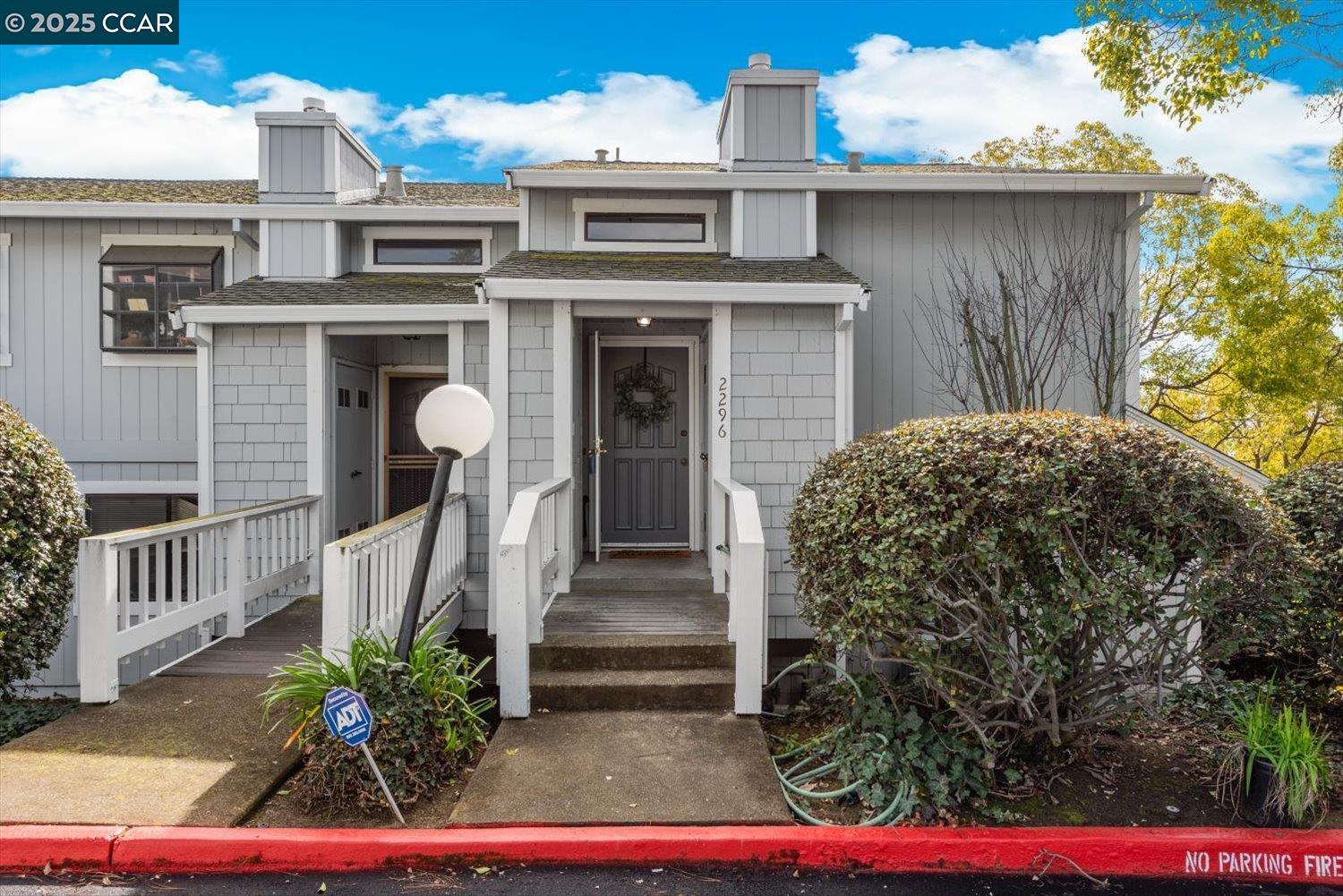 Detail Gallery Image 1 of 1 For 2296 Clearview Cir, Benicia,  CA 94510 - 3 Beds | 2/1 Baths