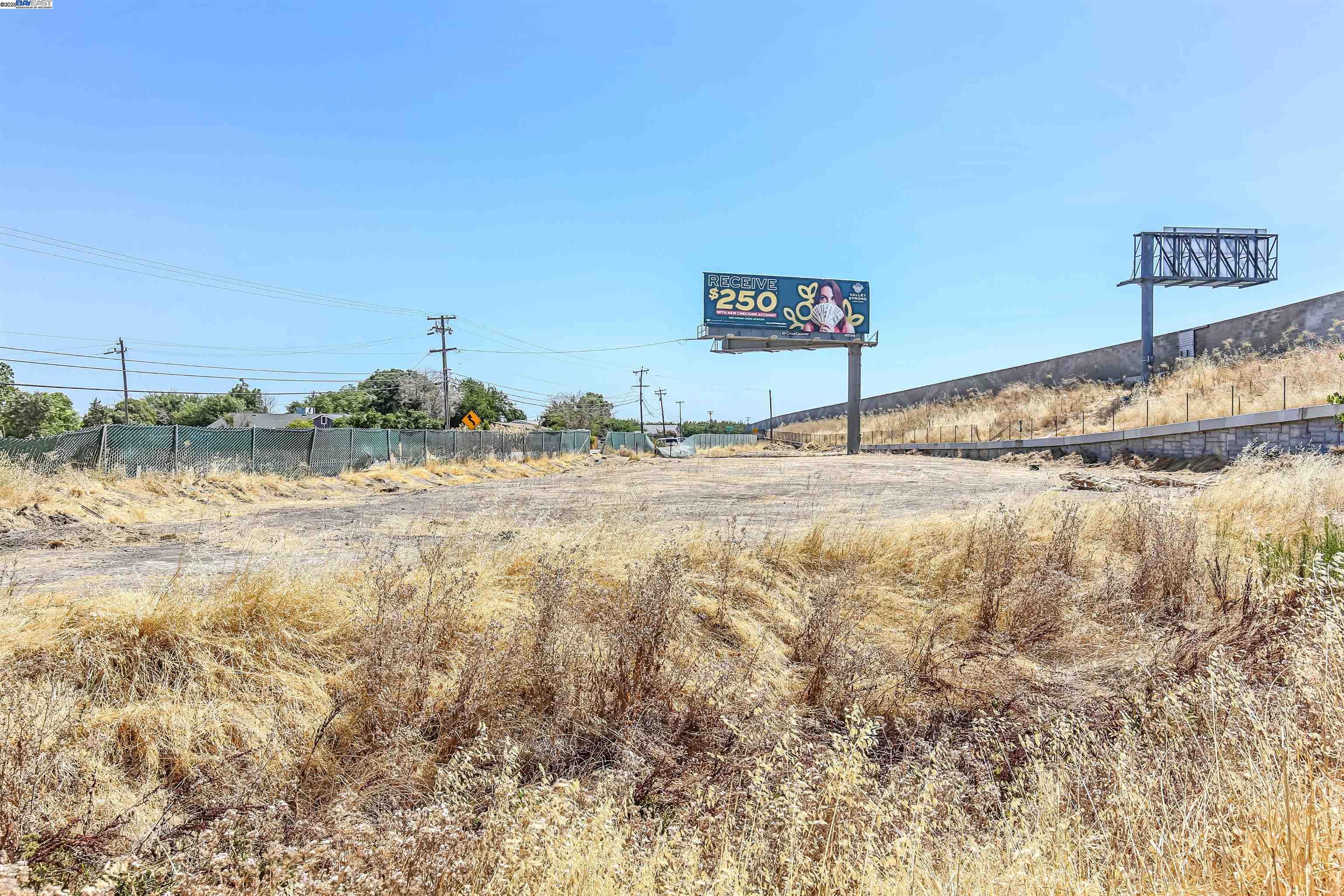 Detail Gallery Image 5 of 27 For 5133 S St Rt 99 W Frontage Rd, Stockton,  CA 95212 - – Beds | – Baths