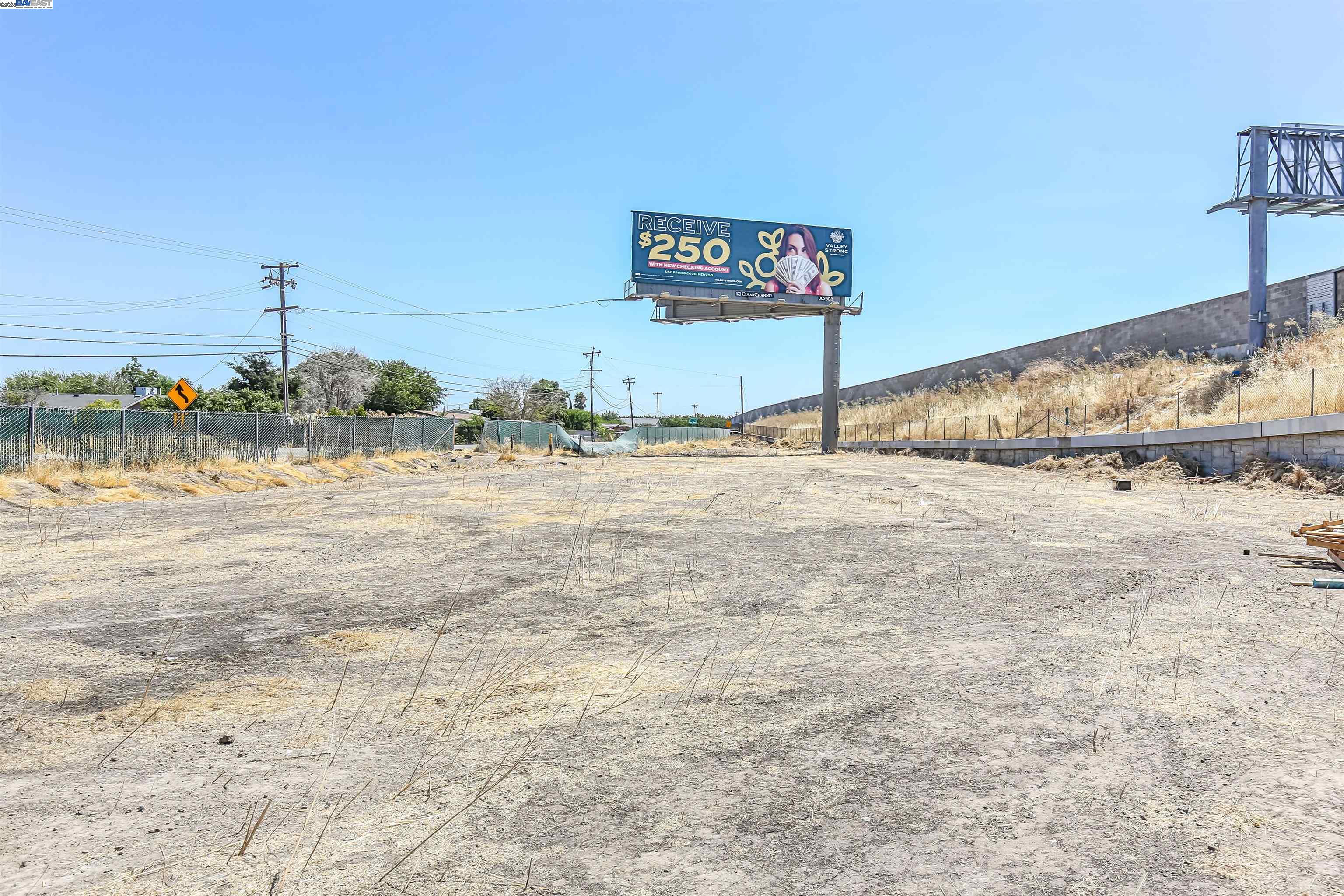 Detail Gallery Image 8 of 27 For 5133 S St Rt 99 W Frontage Rd, Stockton,  CA 95212 - – Beds | – Baths