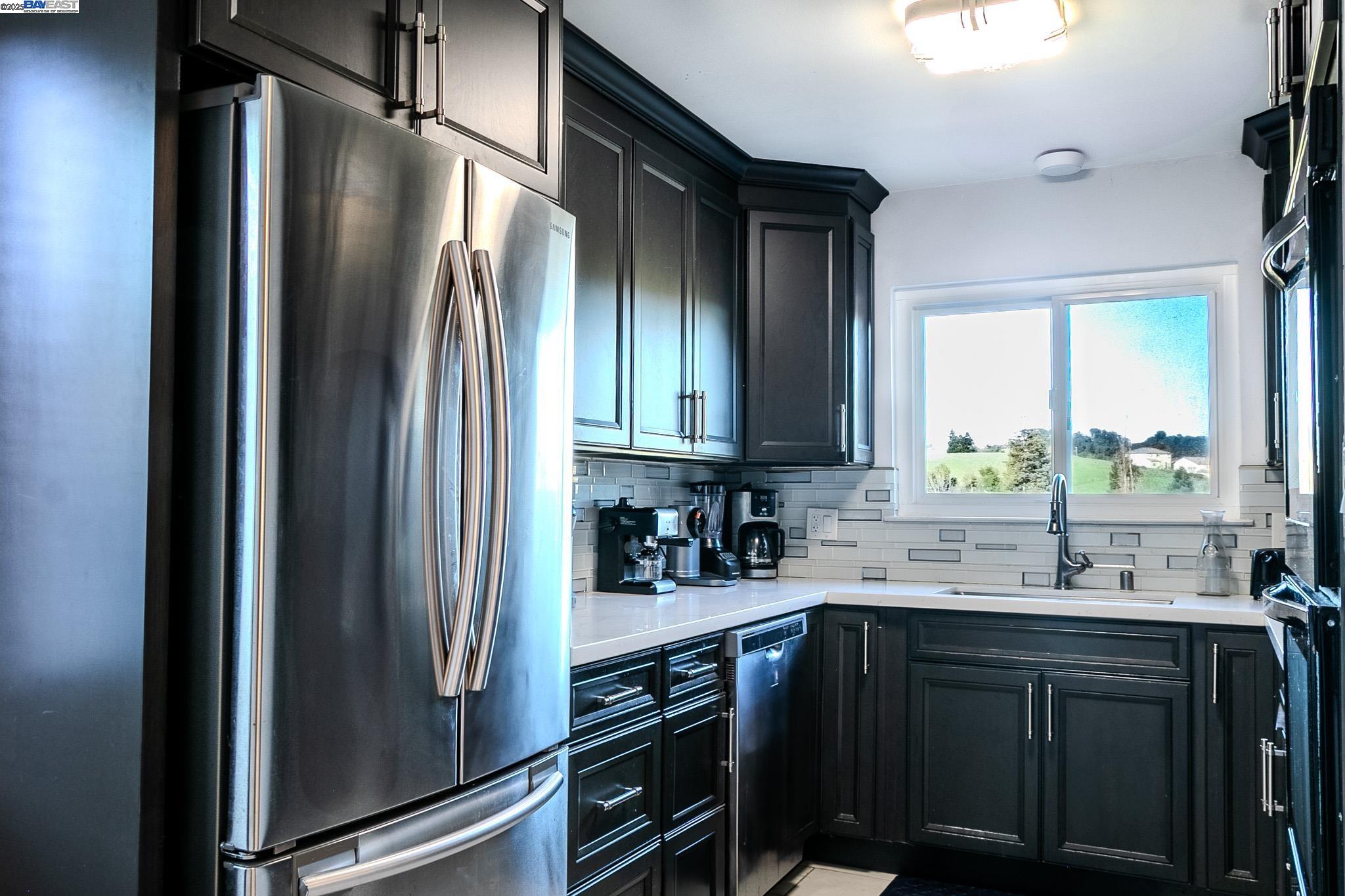 Detail Gallery Image 2 of 7 For 4623 Appian Way, El Sobrante,  CA 94803 - 4 Beds | 2 Baths