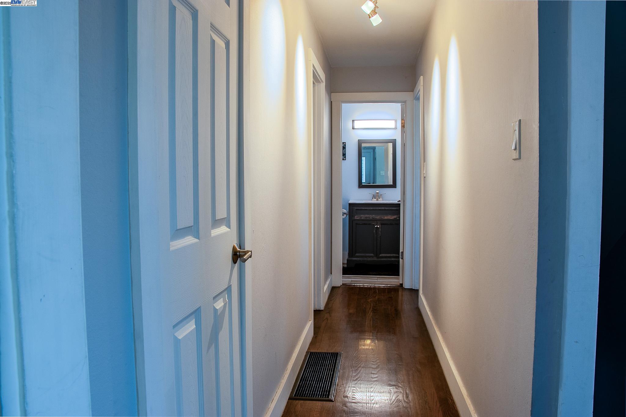 Detail Gallery Image 5 of 7 For 4623 Appian Way, El Sobrante,  CA 94803 - 4 Beds | 2 Baths