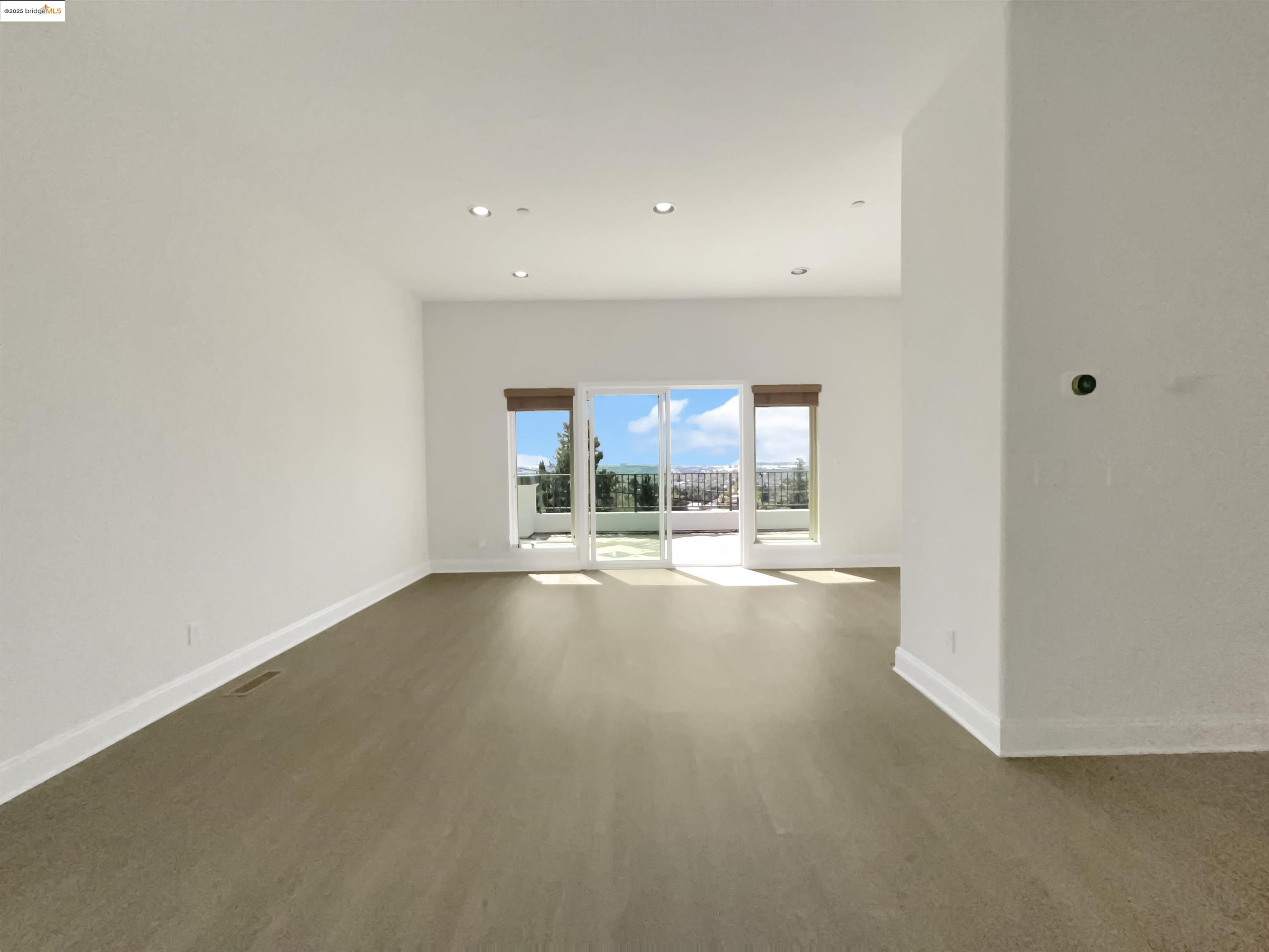 Detail Gallery Image 11 of 59 For 6336 Buena Ventura Ave, Oakland,  CA 94605 - 4 Beds | 2/1 Baths