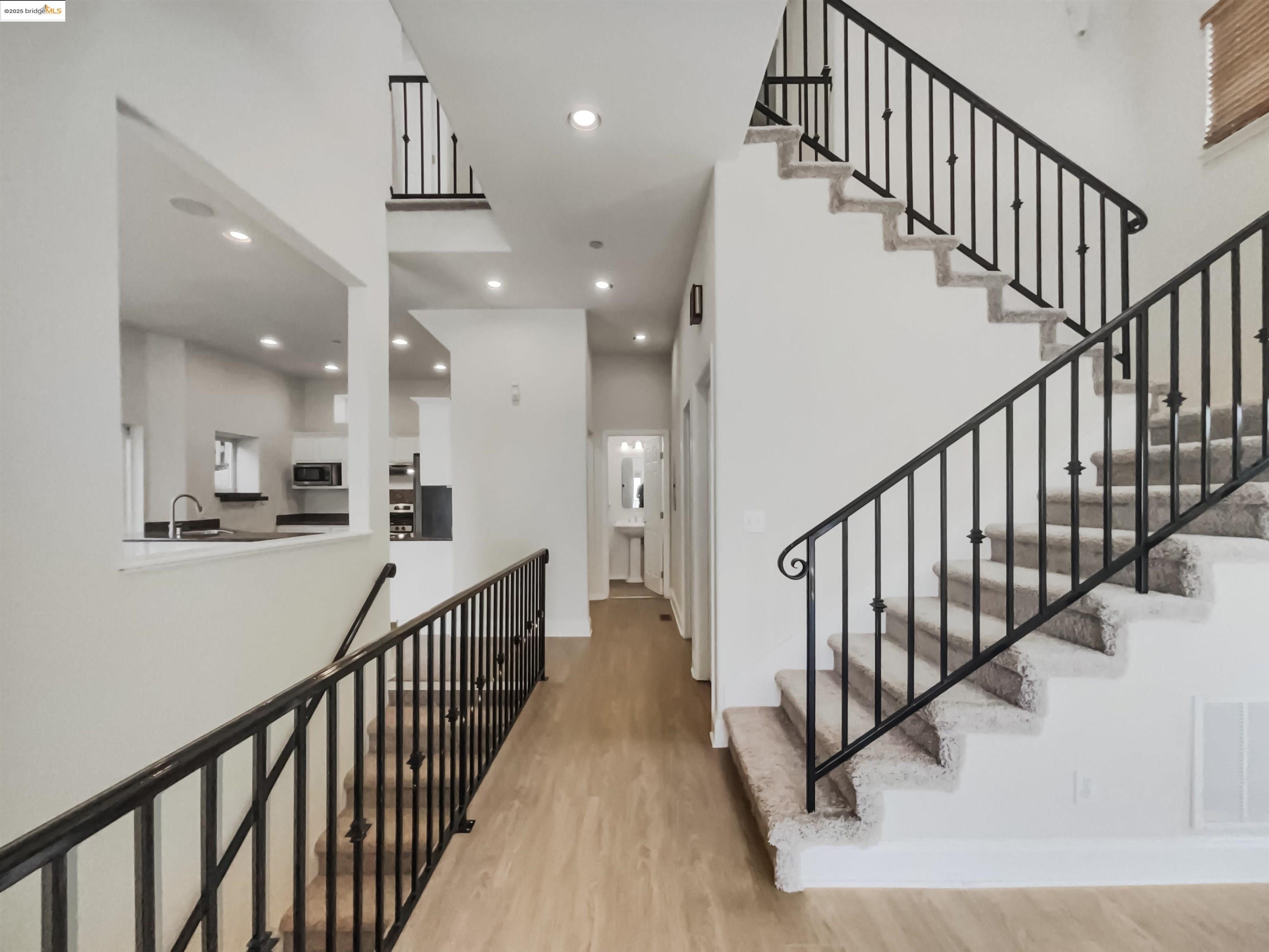 Detail Gallery Image 12 of 59 For 6336 Buena Ventura Ave, Oakland,  CA 94605 - 4 Beds | 2/1 Baths