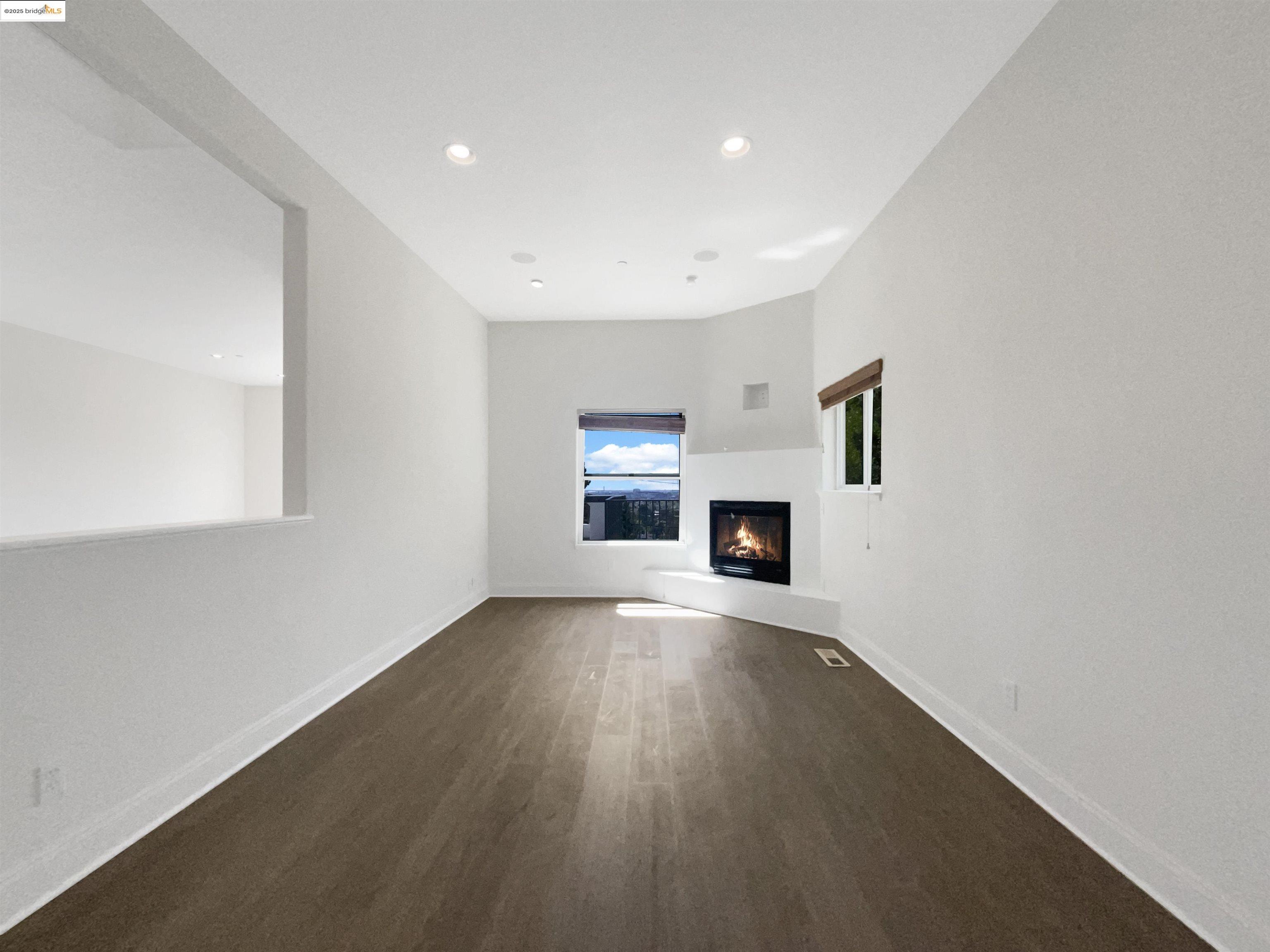 Detail Gallery Image 14 of 59 For 6336 Buena Ventura Ave, Oakland,  CA 94605 - 4 Beds | 2/1 Baths