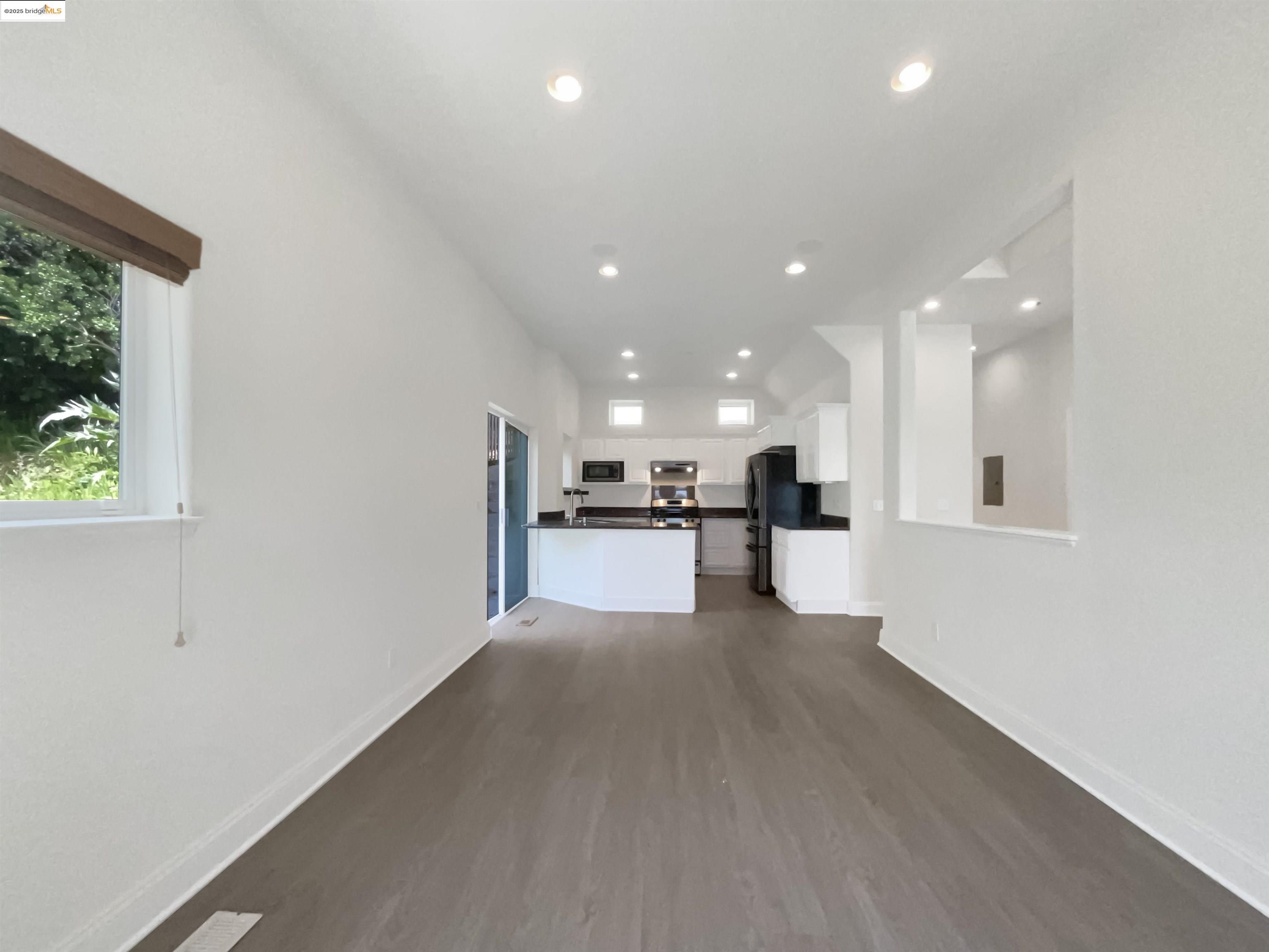 Detail Gallery Image 15 of 59 For 6336 Buena Ventura Ave, Oakland,  CA 94605 - 4 Beds | 2/1 Baths