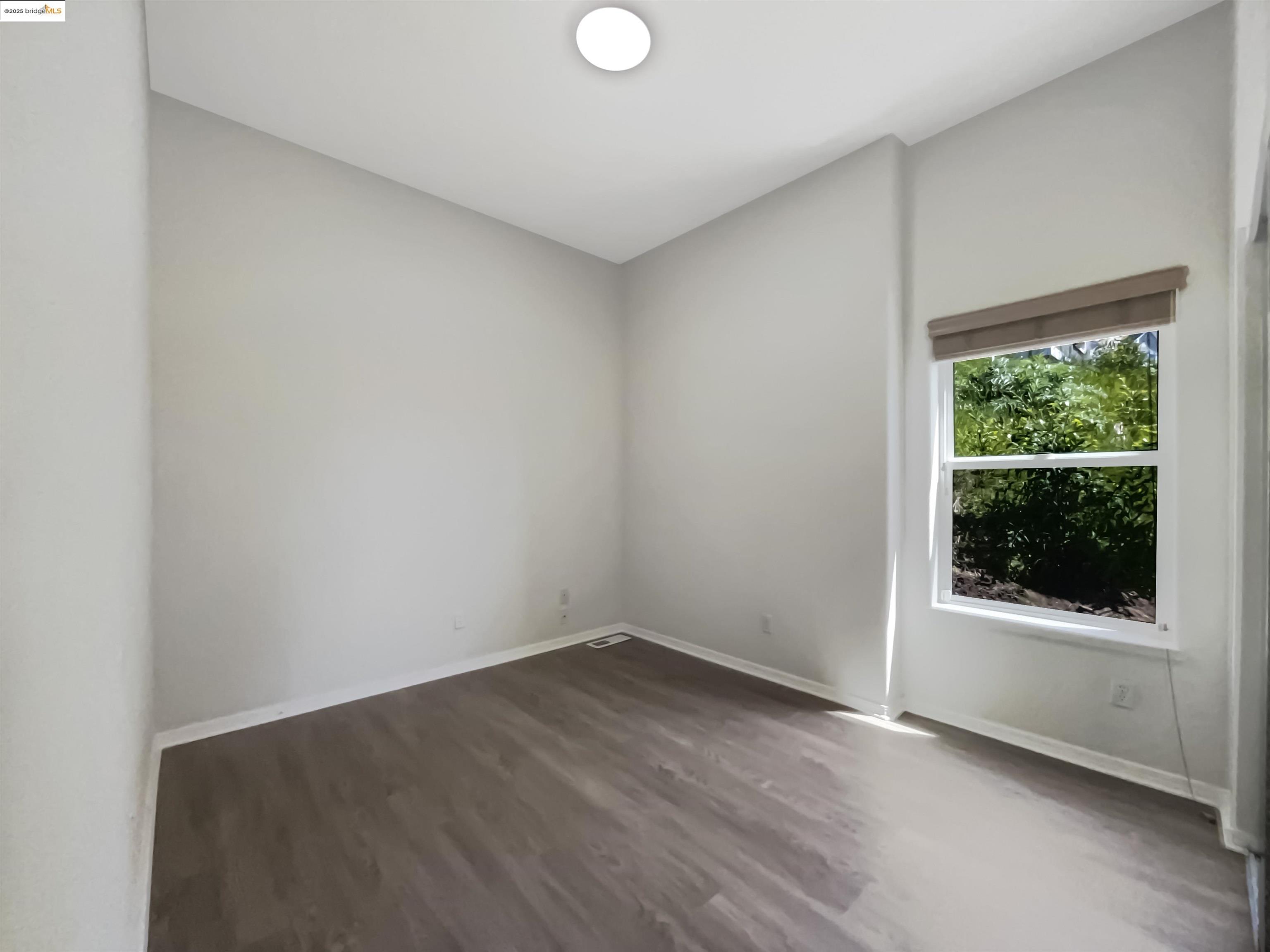 Detail Gallery Image 17 of 59 For 6336 Buena Ventura Ave, Oakland,  CA 94605 - 4 Beds | 2/1 Baths