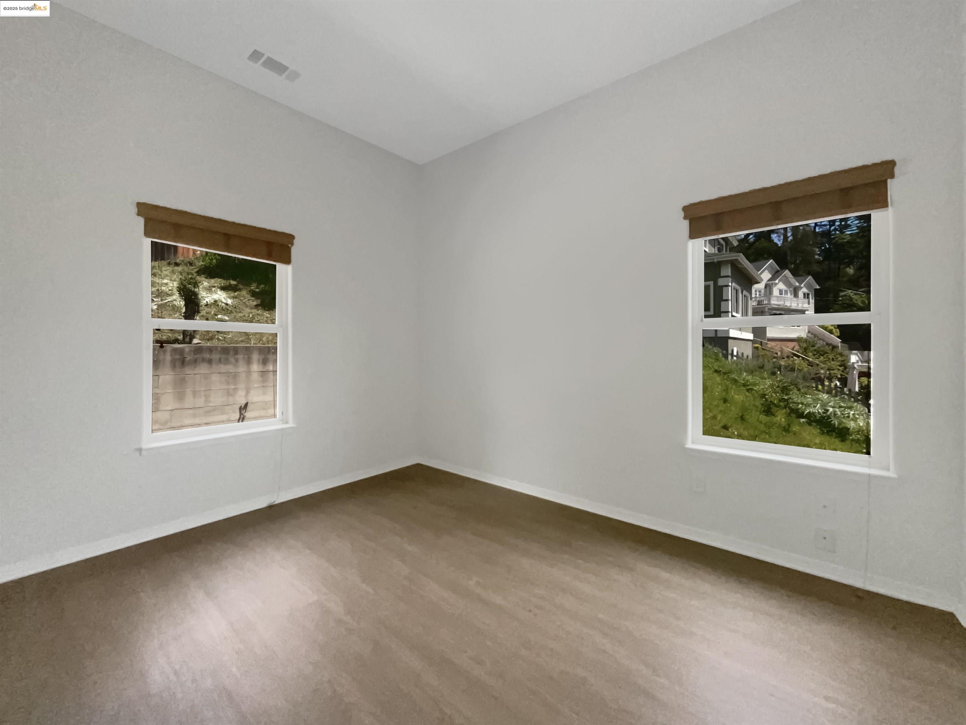 Detail Gallery Image 21 of 59 For 6336 Buena Ventura Ave, Oakland,  CA 94605 - 4 Beds | 2/1 Baths