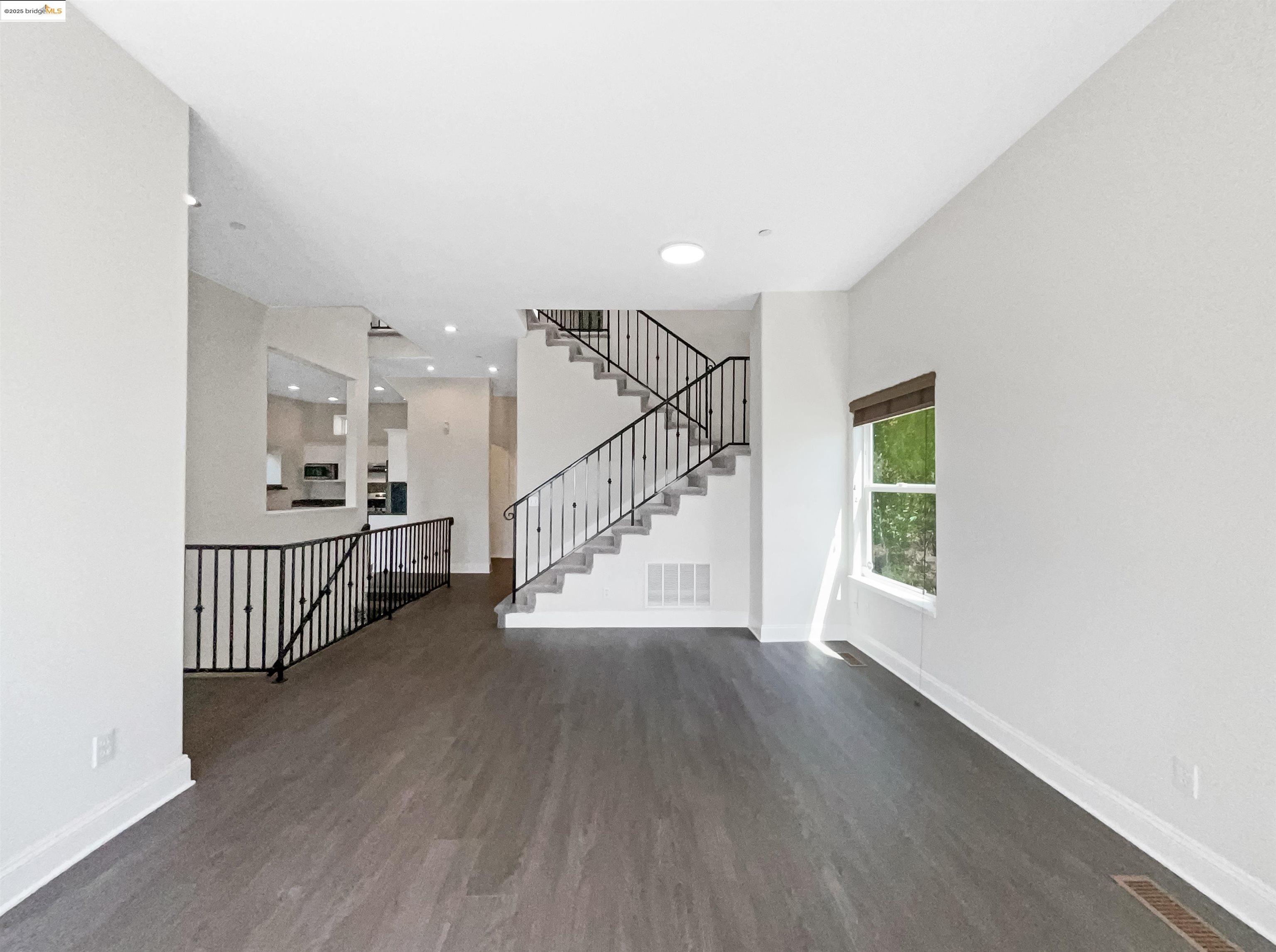 Detail Gallery Image 27 of 59 For 6336 Buena Ventura Ave, Oakland,  CA 94605 - 4 Beds | 2/1 Baths