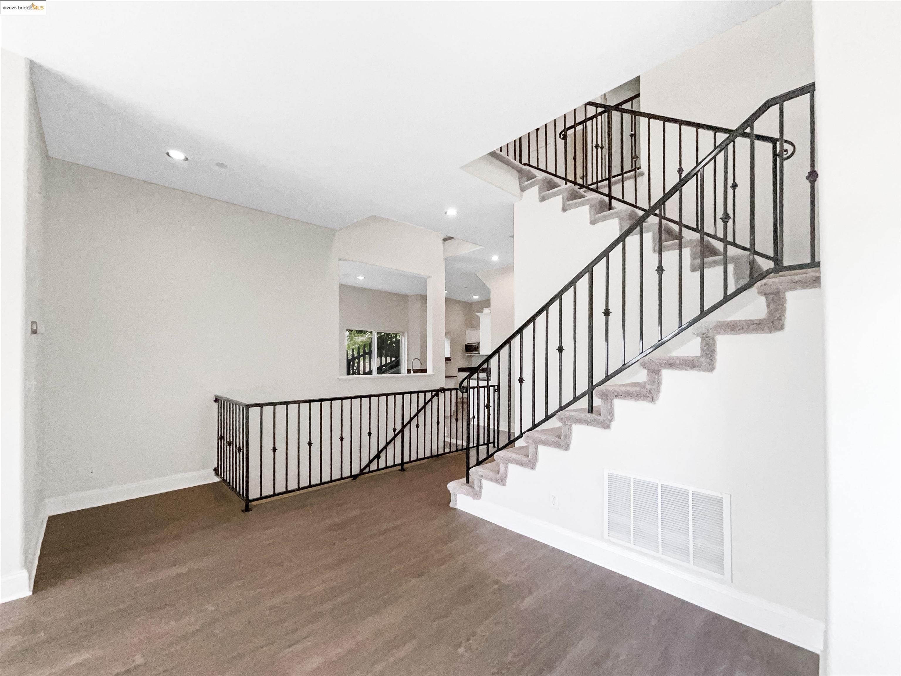 Detail Gallery Image 28 of 59 For 6336 Buena Ventura Ave, Oakland,  CA 94605 - 4 Beds | 2/1 Baths