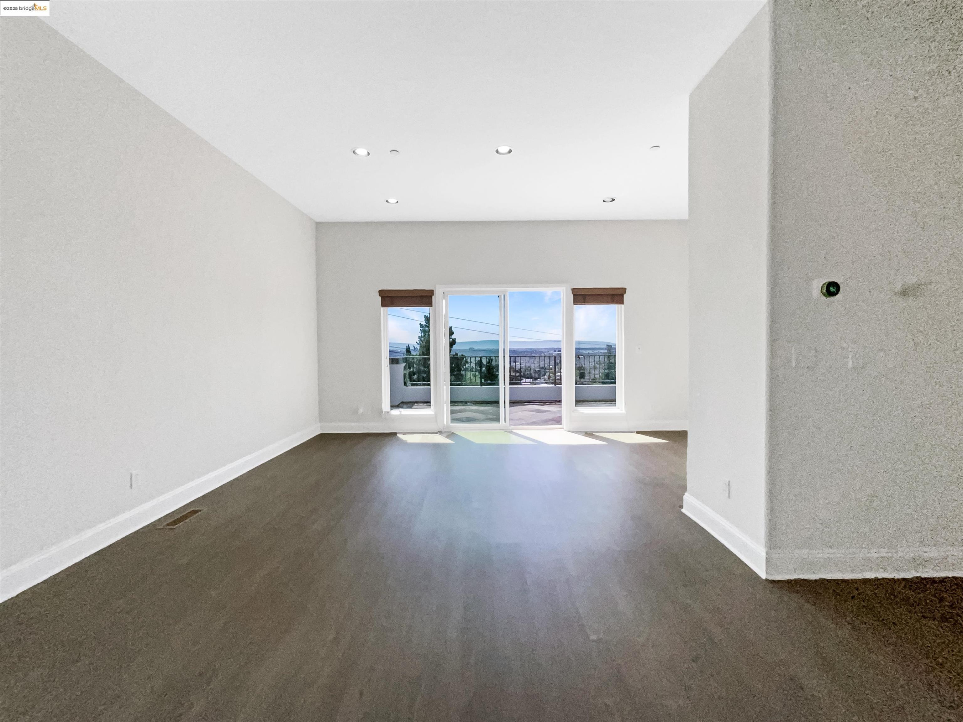 Detail Gallery Image 30 of 59 For 6336 Buena Ventura Ave, Oakland,  CA 94605 - 4 Beds | 2/1 Baths
