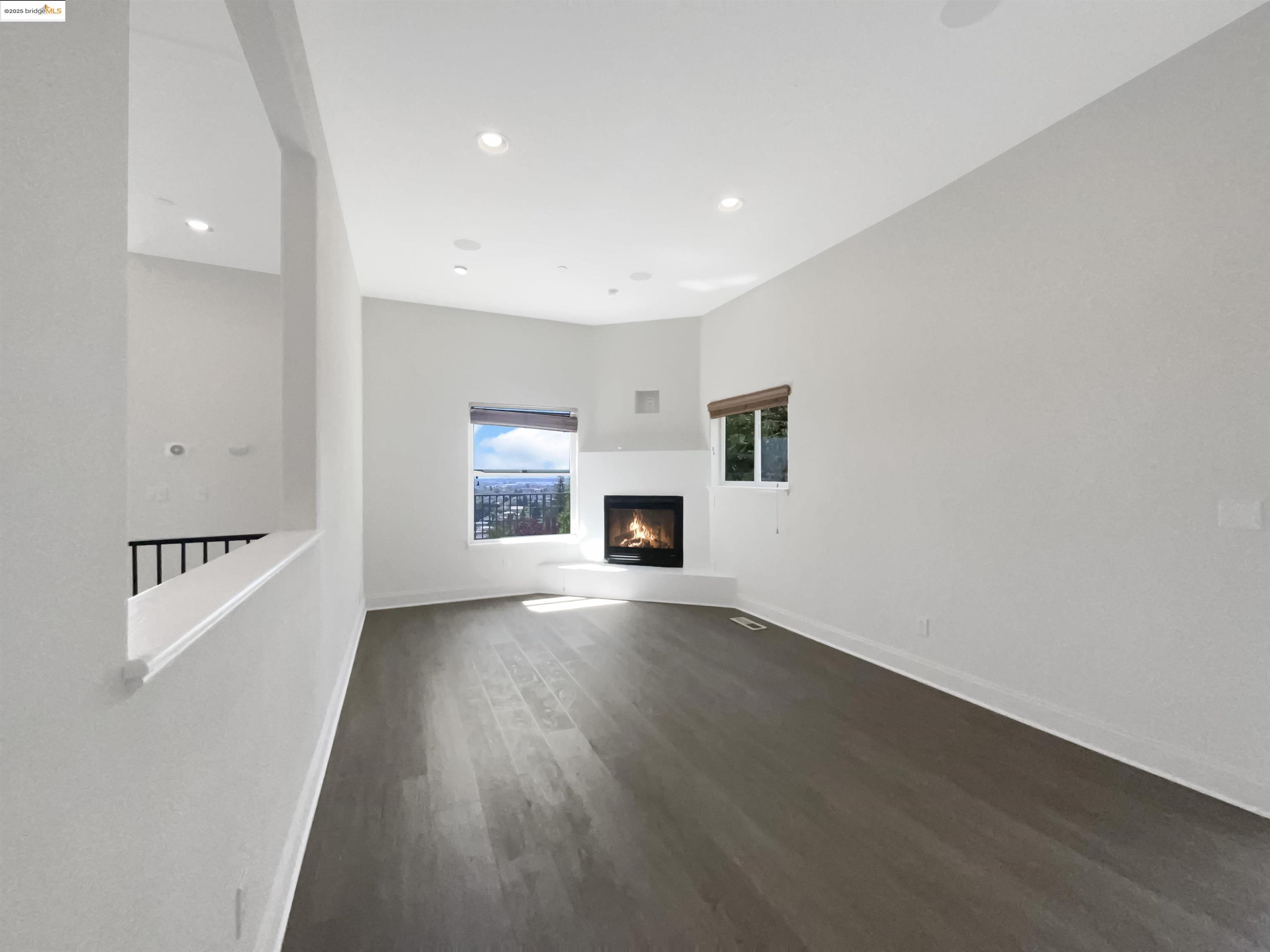 Detail Gallery Image 4 of 59 For 6336 Buena Ventura Ave, Oakland,  CA 94605 - 4 Beds | 2/1 Baths