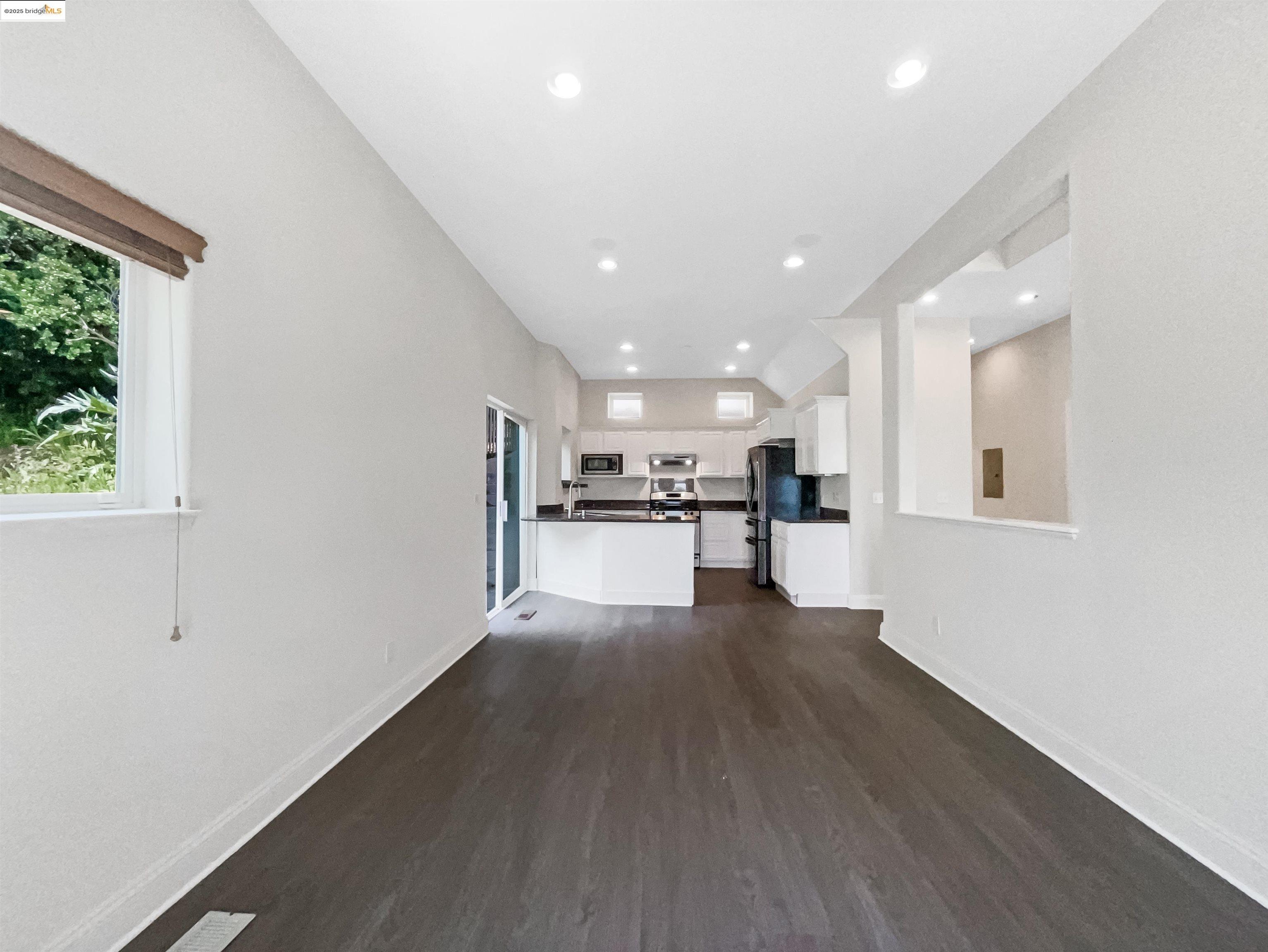 Detail Gallery Image 35 of 59 For 6336 Buena Ventura Ave, Oakland,  CA 94605 - 4 Beds | 2/1 Baths