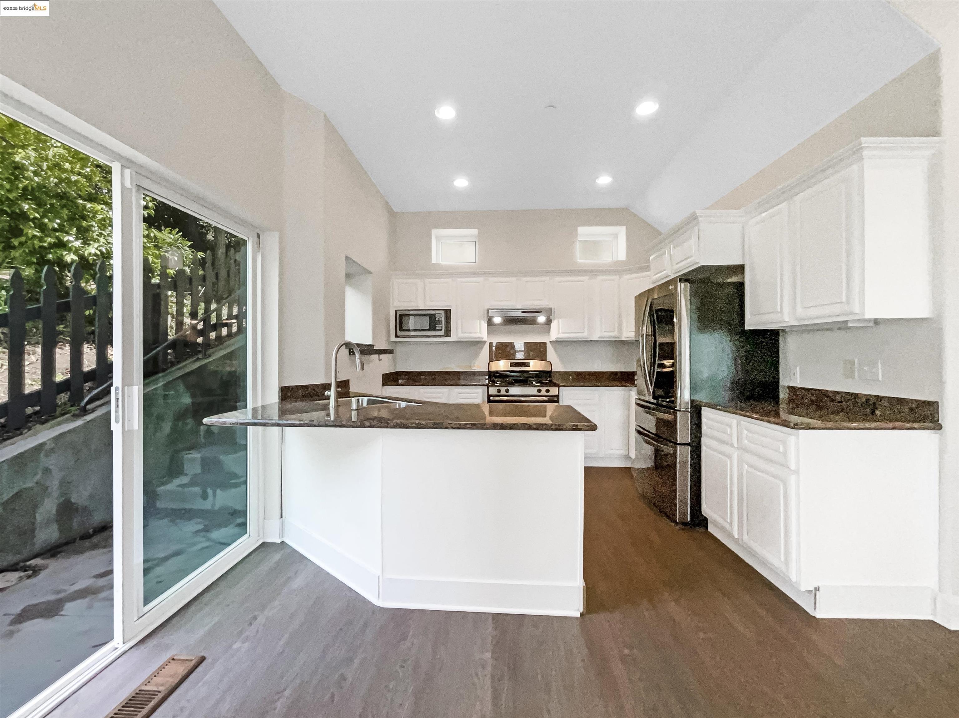 Detail Gallery Image 36 of 59 For 6336 Buena Ventura Ave, Oakland,  CA 94605 - 4 Beds | 2/1 Baths